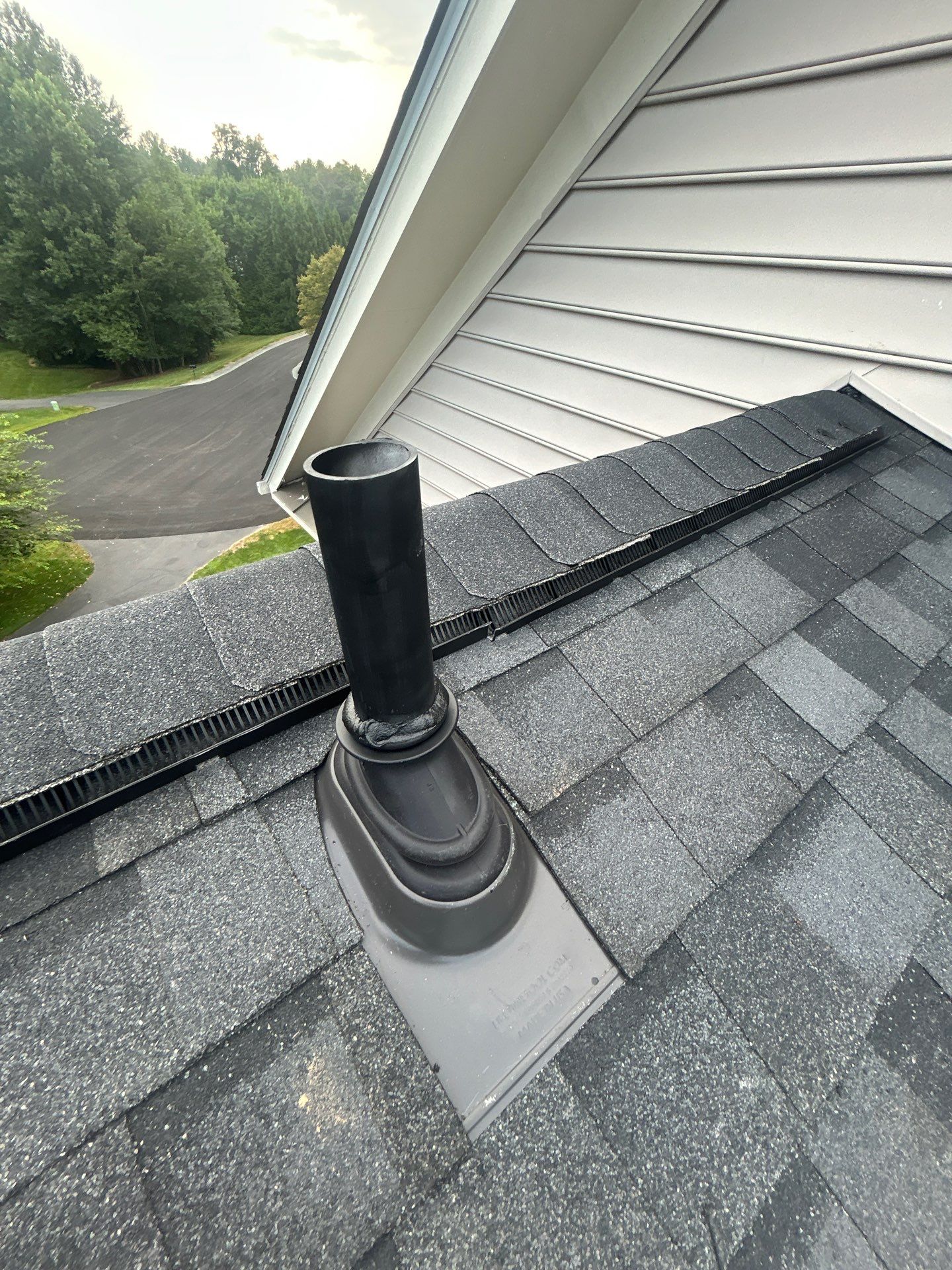 Great Falls : residential Roof with CertainTeed Landmark Pro in Max Def Moire Black  by RM Banning, Inc.