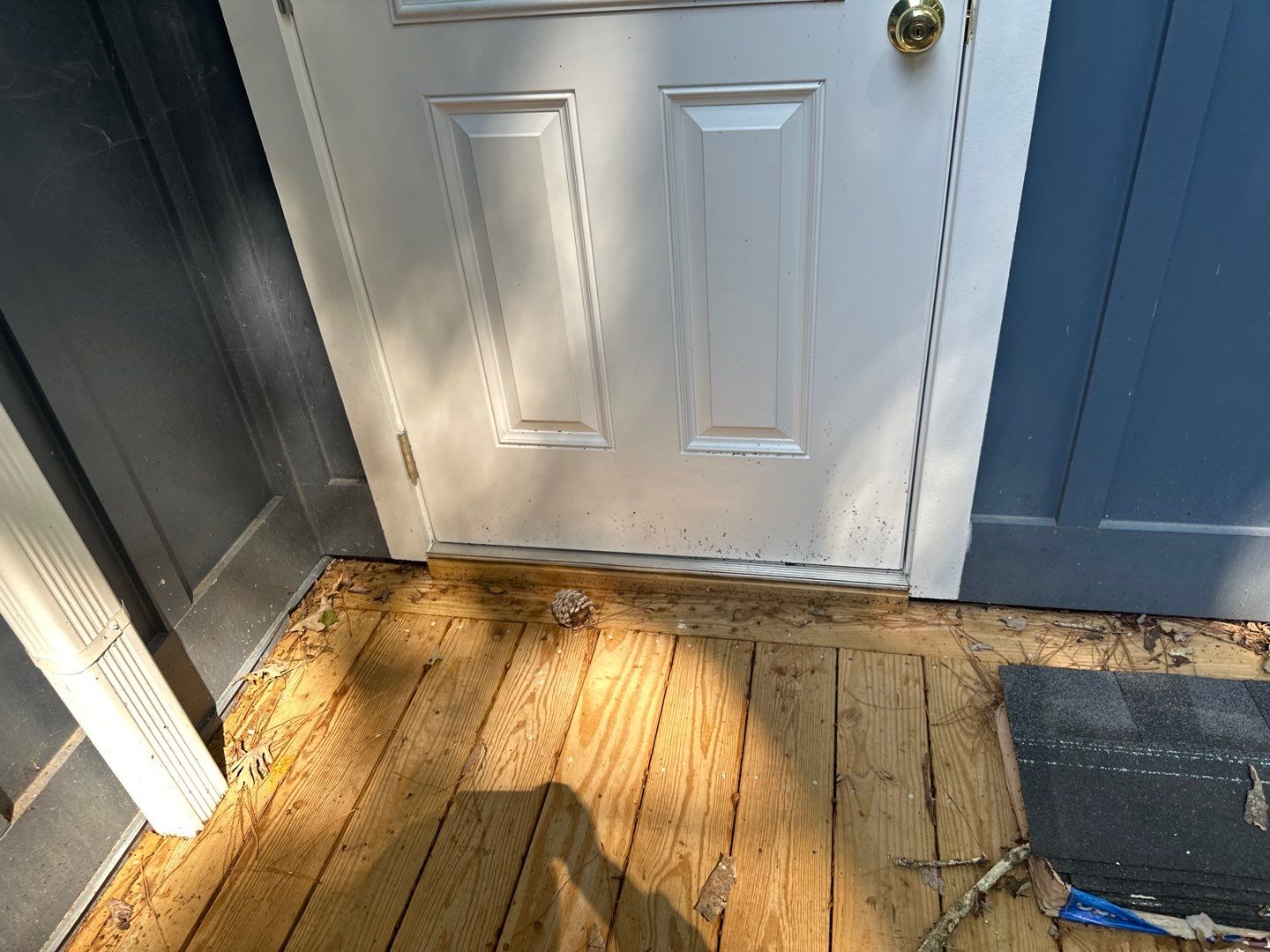 Weathered Deck using Wood Sealant by DuraSeal