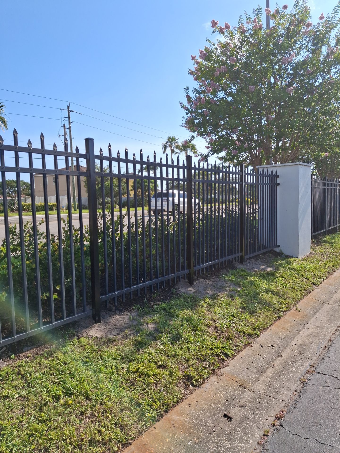 211 63rd Ave W  by H&Y Fence