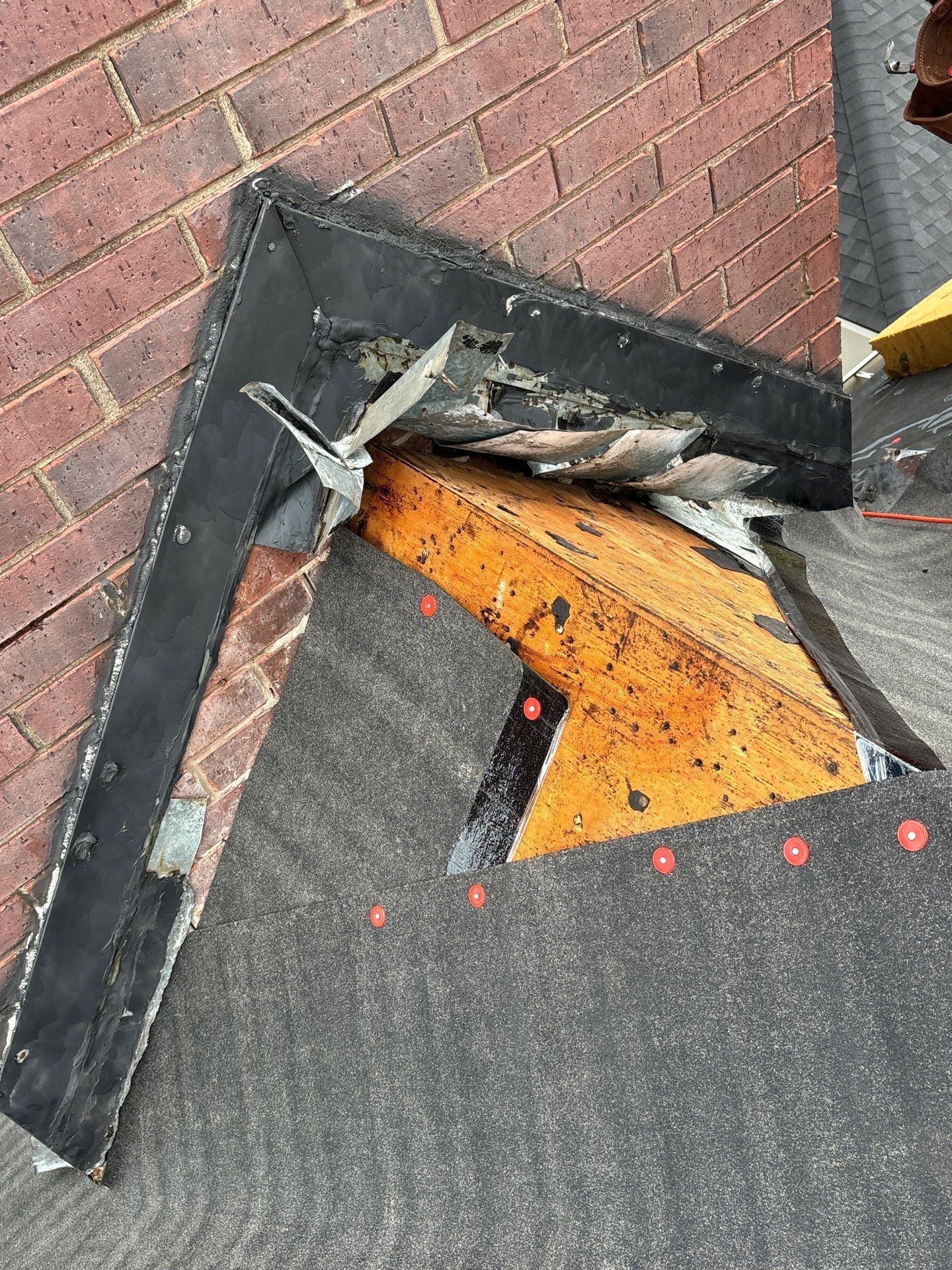 Residential Roofing Installation using Owen's Corning Duration (Lifetime) Shingles by Roof Repair Company