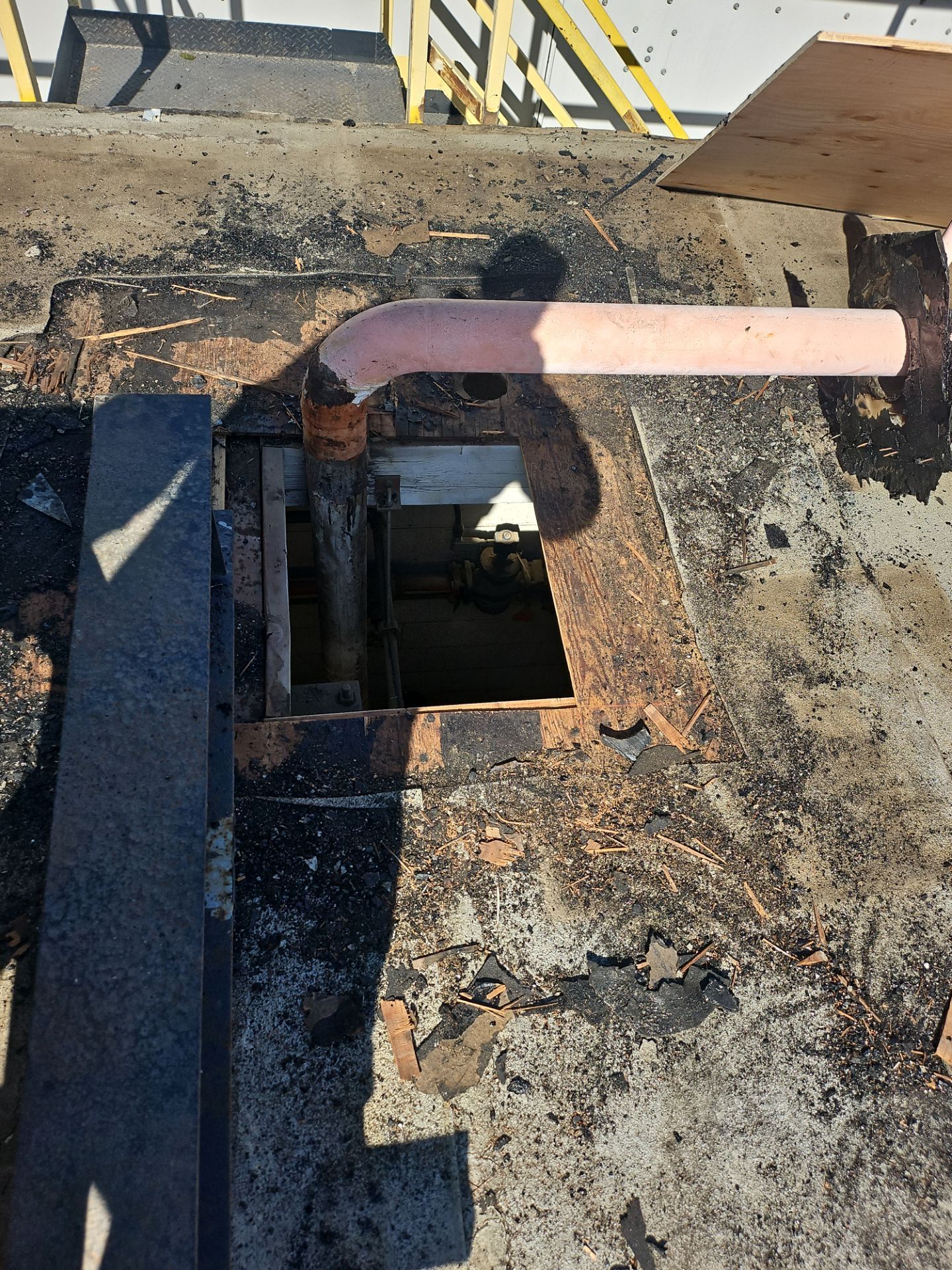 TPO single-ply roofing system using GAF Single-ply TPO 60 mil with 1.5 inch ISO board insulation by Straight Edge Roofing Inc