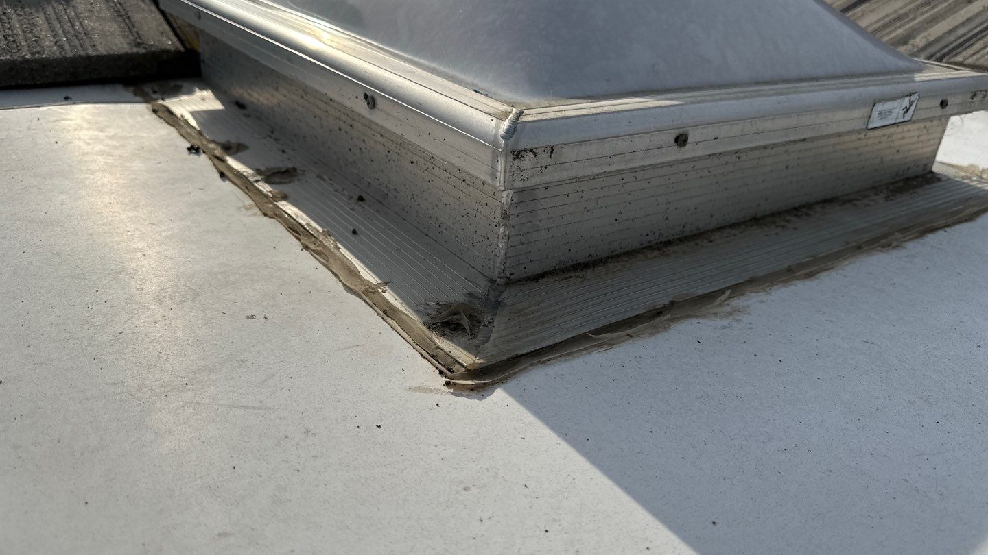 Single-ply roofing system on porch using TPO 60 mil by Straight Edge Roofing Inc