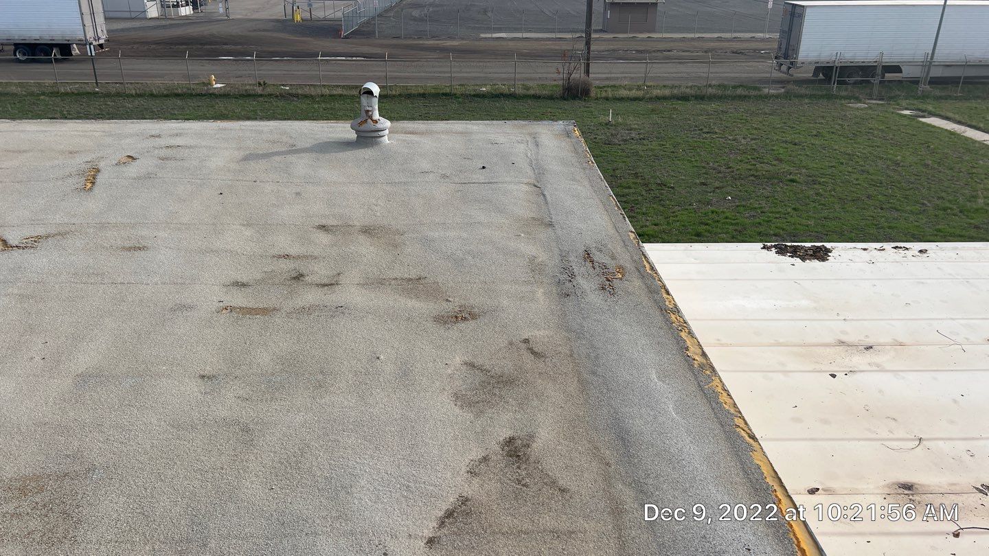 TPO single-ply roofing system using GAF by Straight Edge Roofing Inc