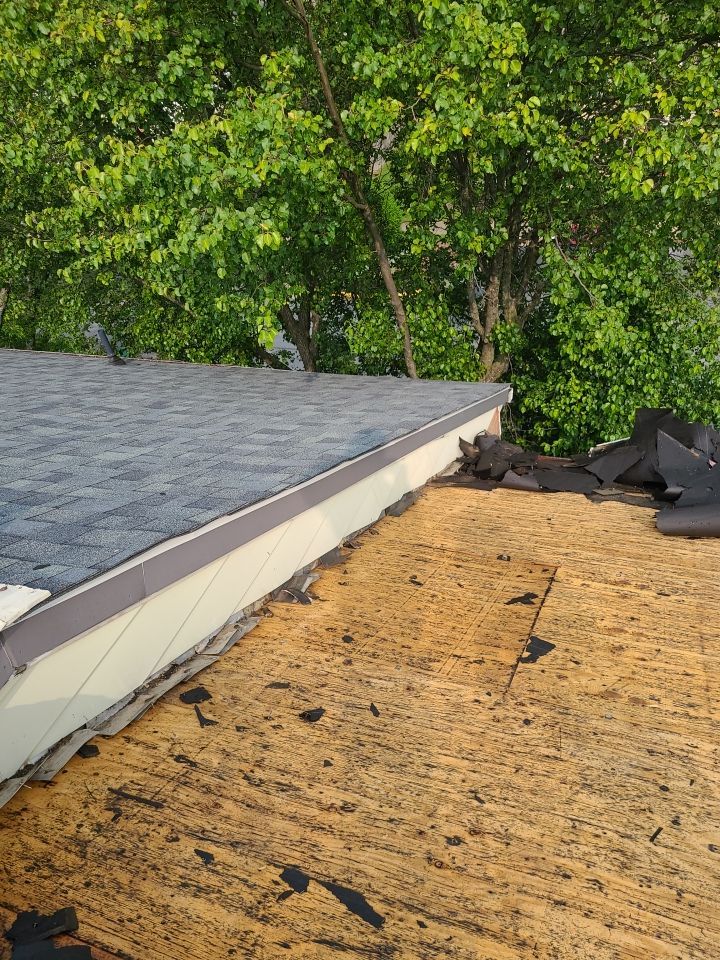 Alexandria - Certainteed Landmark Weathered Wood Shingles by RM Banning, Inc.