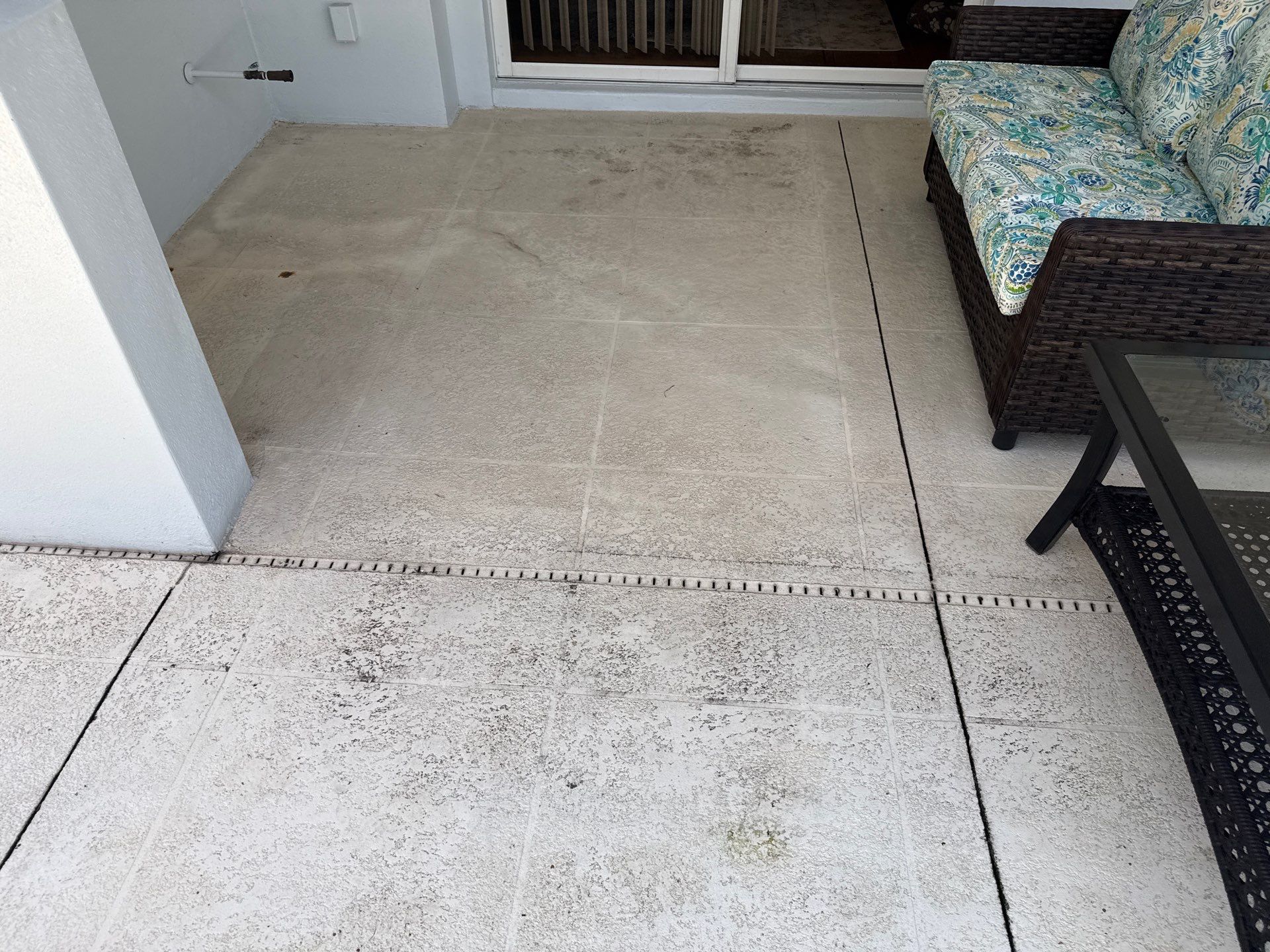 Painted Pool Deck, Lanai & Pool Cage Cleaning in River Club South – Bradenton, FL by Sunshine AquaWash