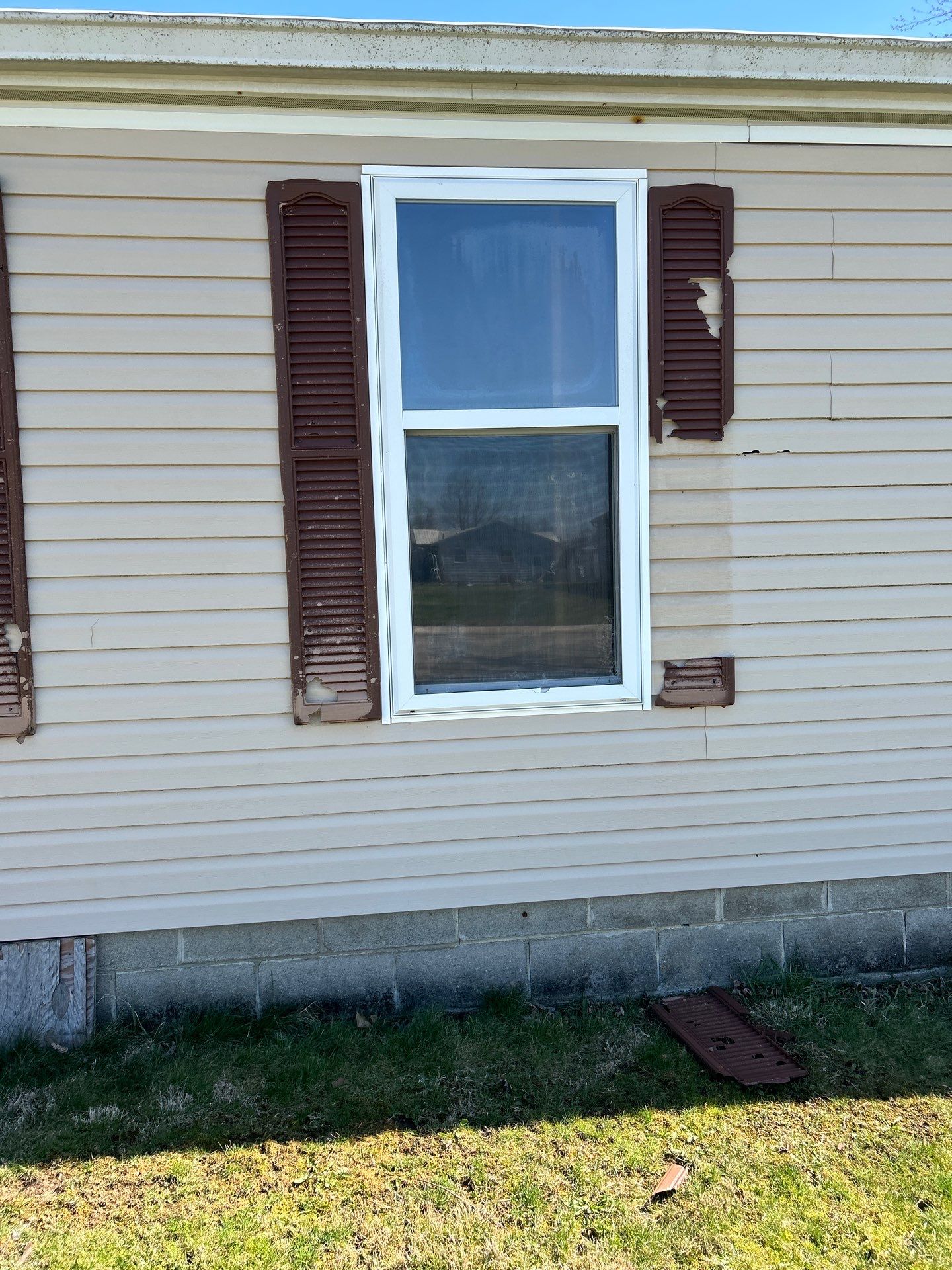 Roof and Siding Replacement using Norandex Cedar Knoll Graphite Siding and Owens Corning Durations in Onyx Black by WIW Enterprises Inc