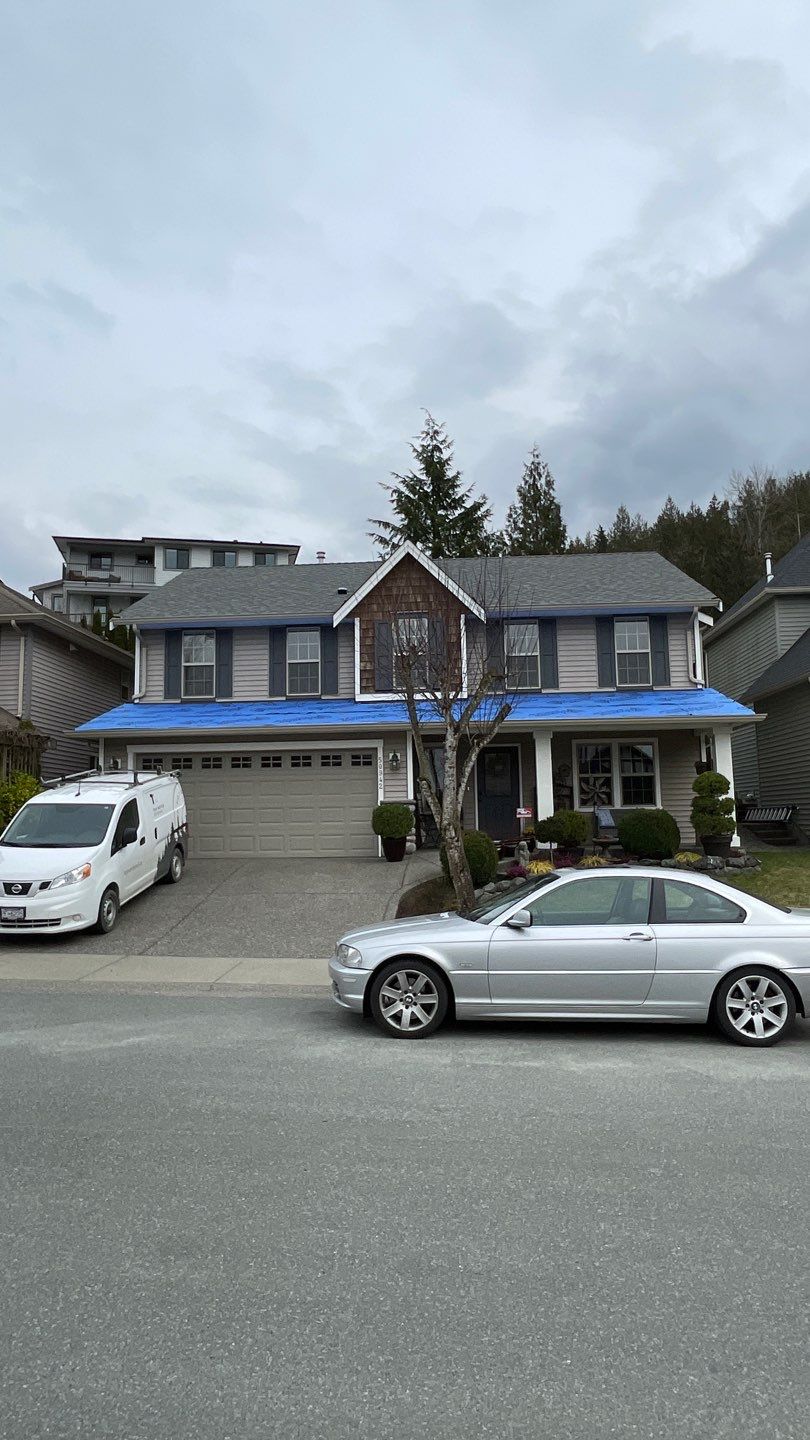 Residential Roofing Installation using OC Oakridge shingles by Top Notch Roofing Inc