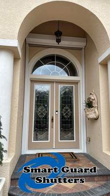 Rolling Shutter in White/Beige