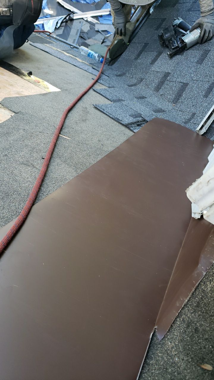 Brand: Atlas Pinnacle Color: Pristine Socthgard Pewter Drip: Black by Eagle Eye Roofing