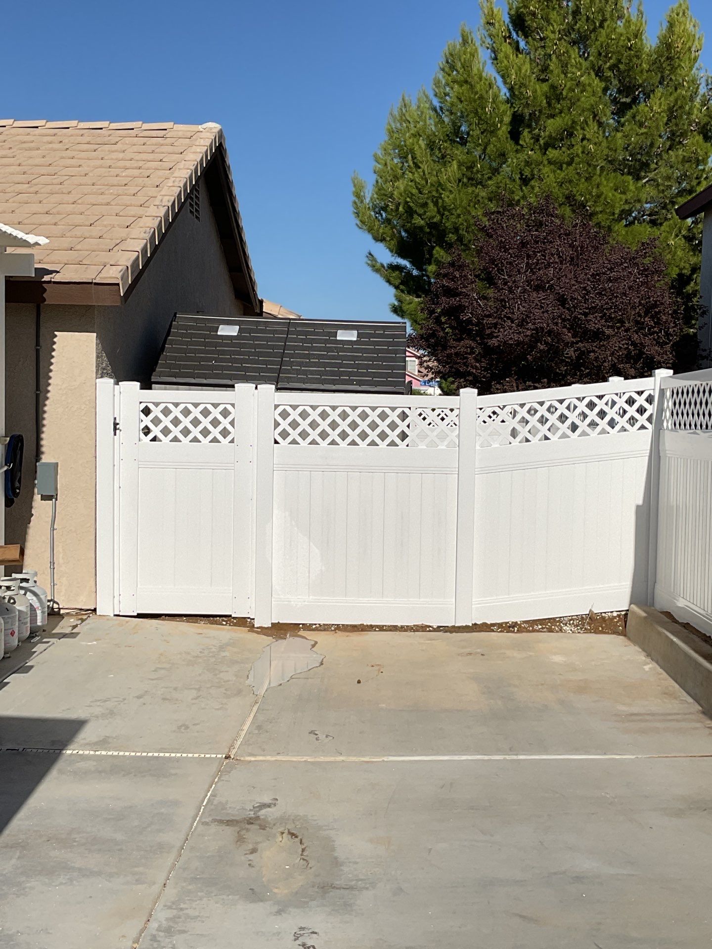 Lattice Vinyl with Privacy Vinyl Fence by Fence Guys Inc.