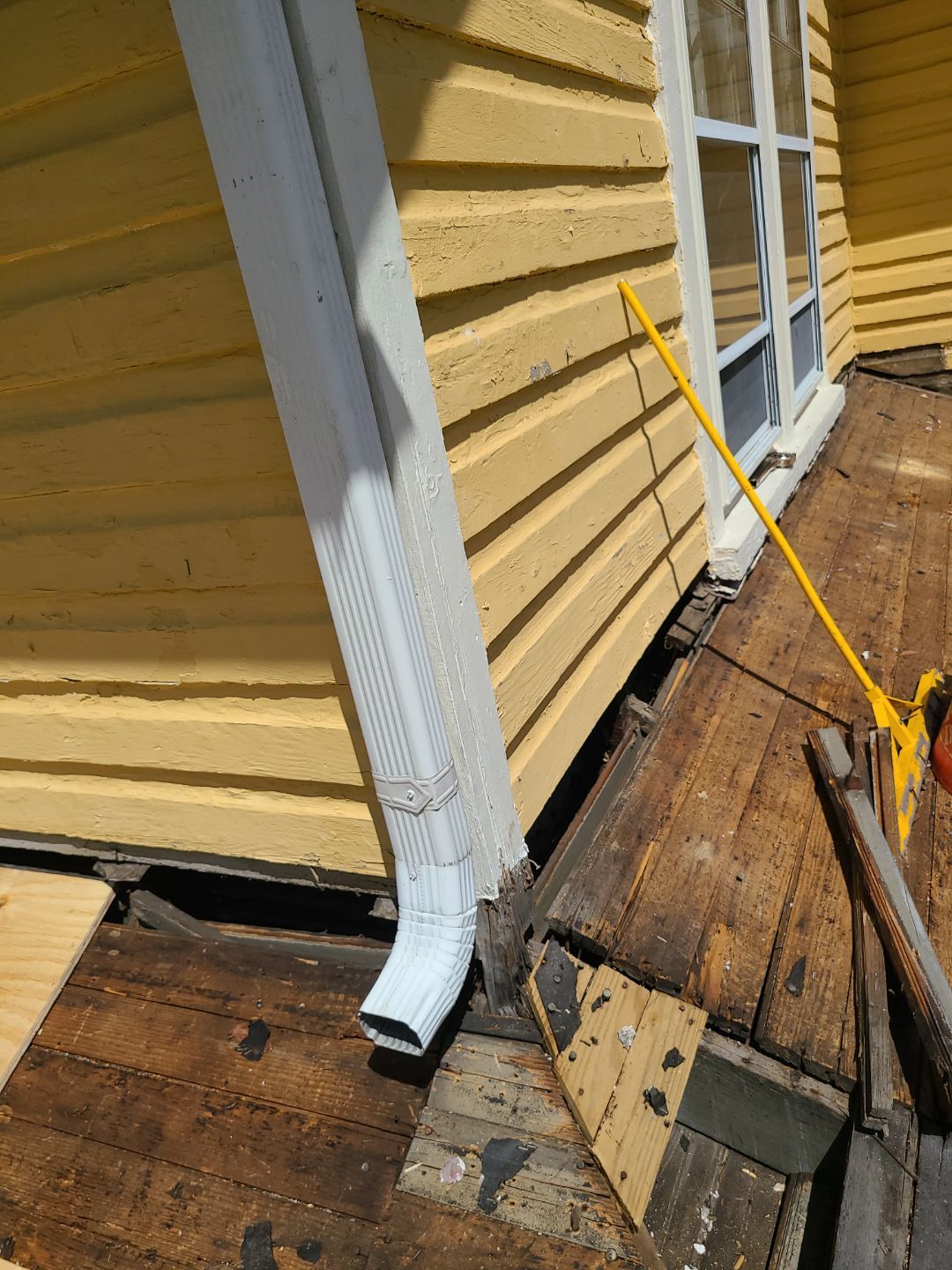 Arlington: CertainTeed Landmark Designer Shingles in Moire Black by RM Banning, Inc.