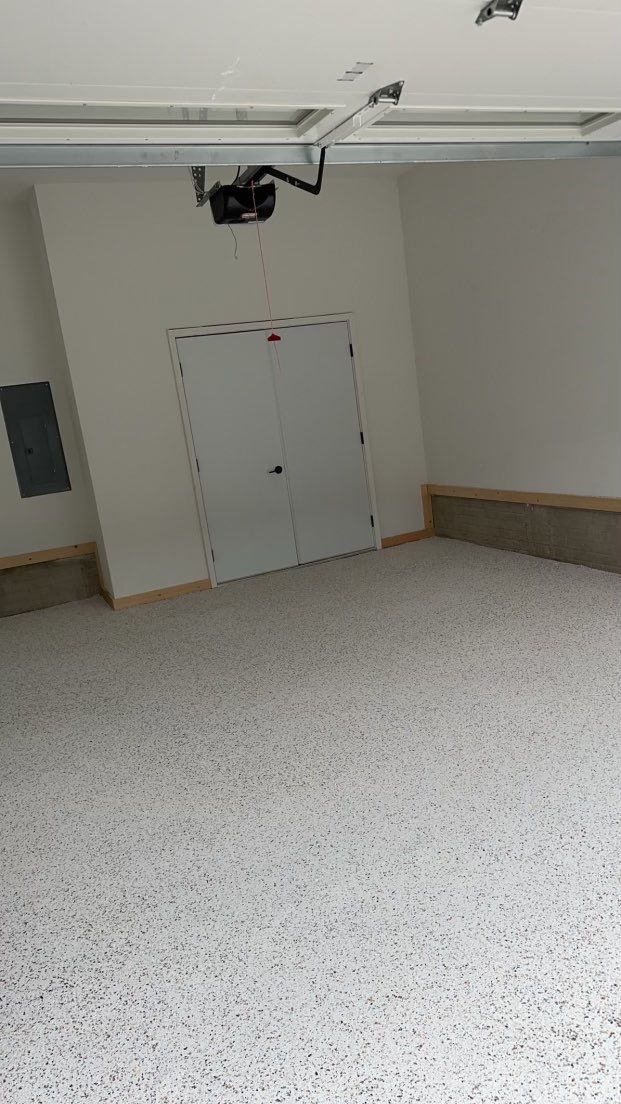 Beautiful flake floor  by Cutting edge painting 