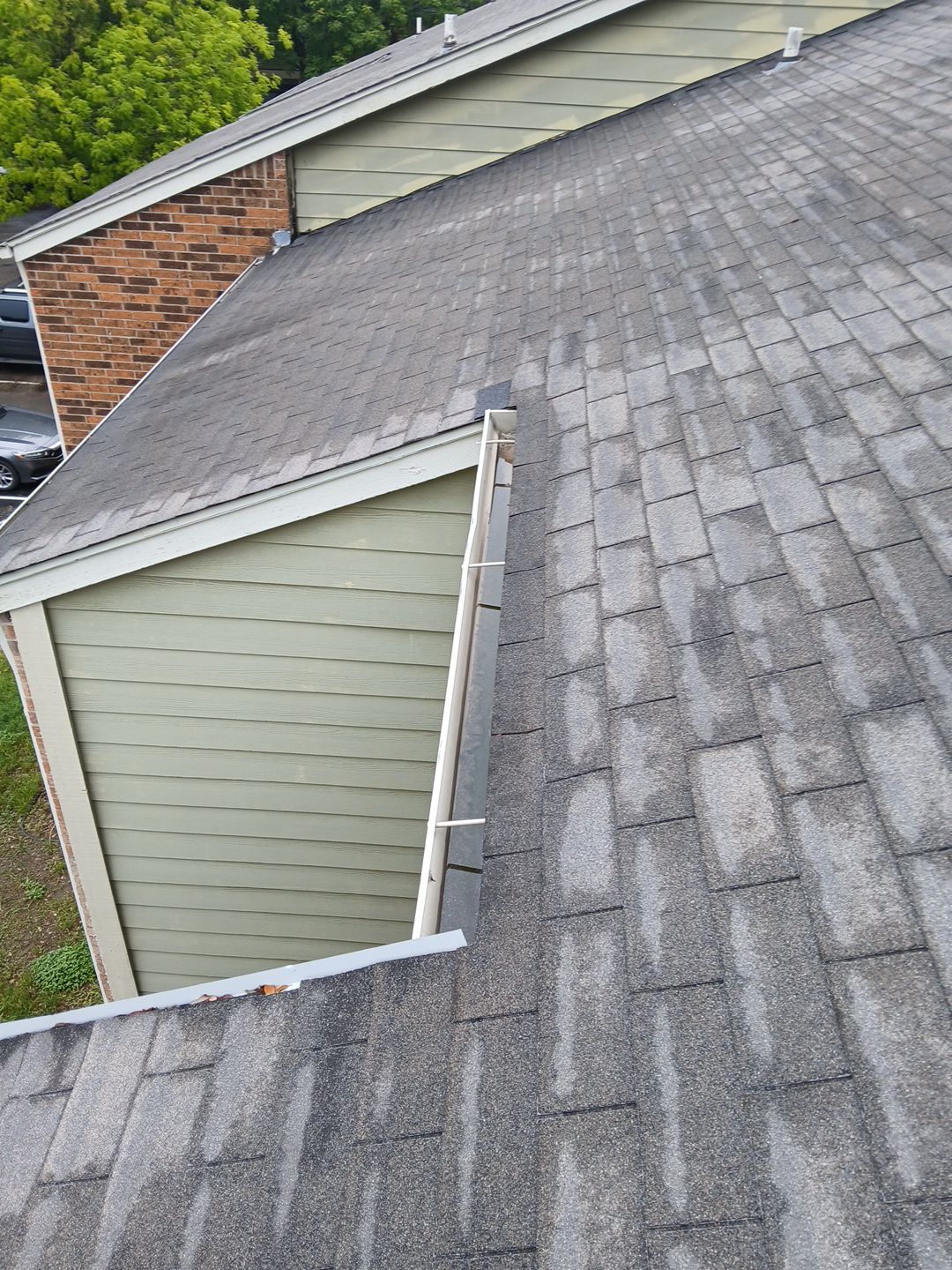 HOA gutter cleaning after photo.