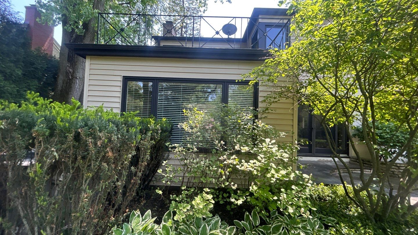 Highland Park,IL House washing  by Northern Power Washing LLC.