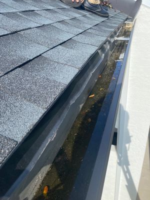 Gutter cleaning all buildings are the same for 6 units in Fort Myers FL