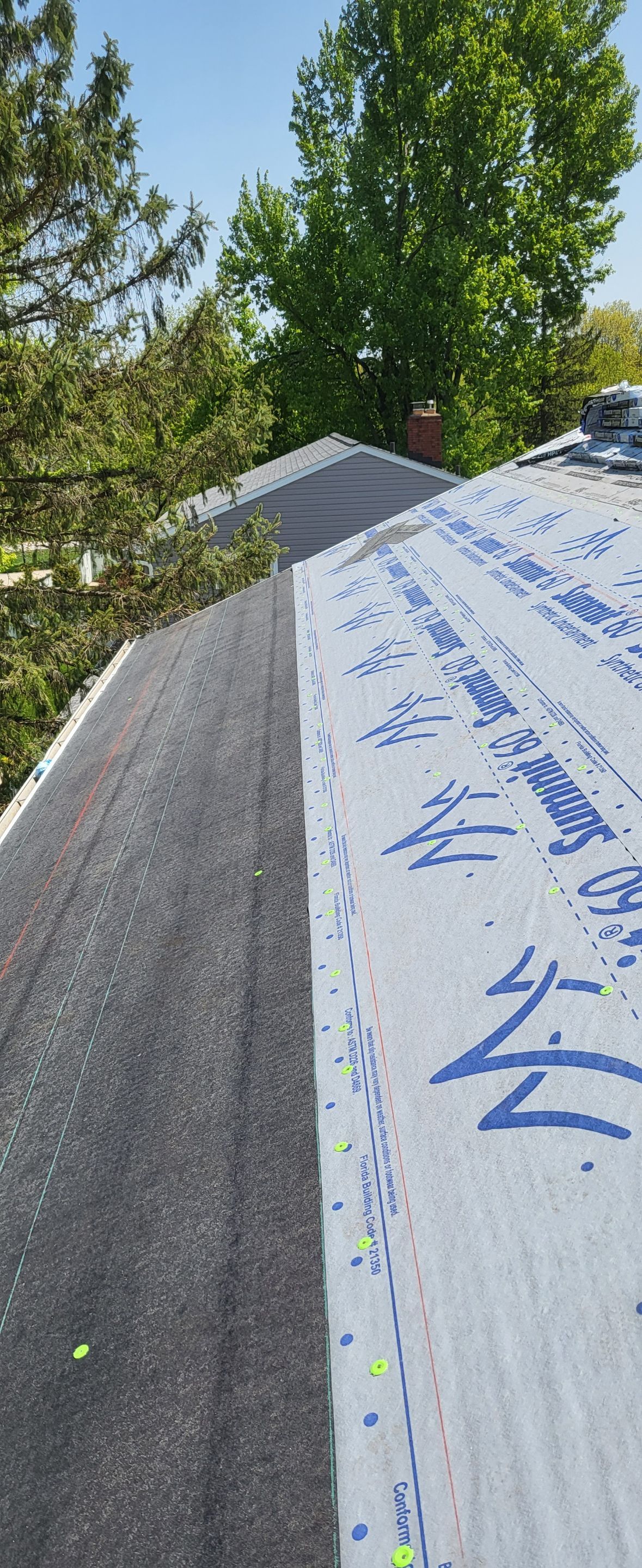 ATLAS PINNACLE COLOR: SUMMER STORM DRIP EDGE: WHITE by Eagle Eye Roofing