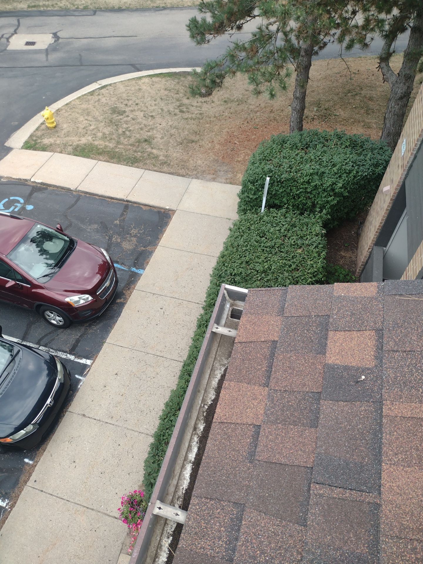 Commercial gutter cleaning Grand Rapids after photo with clean gutters
