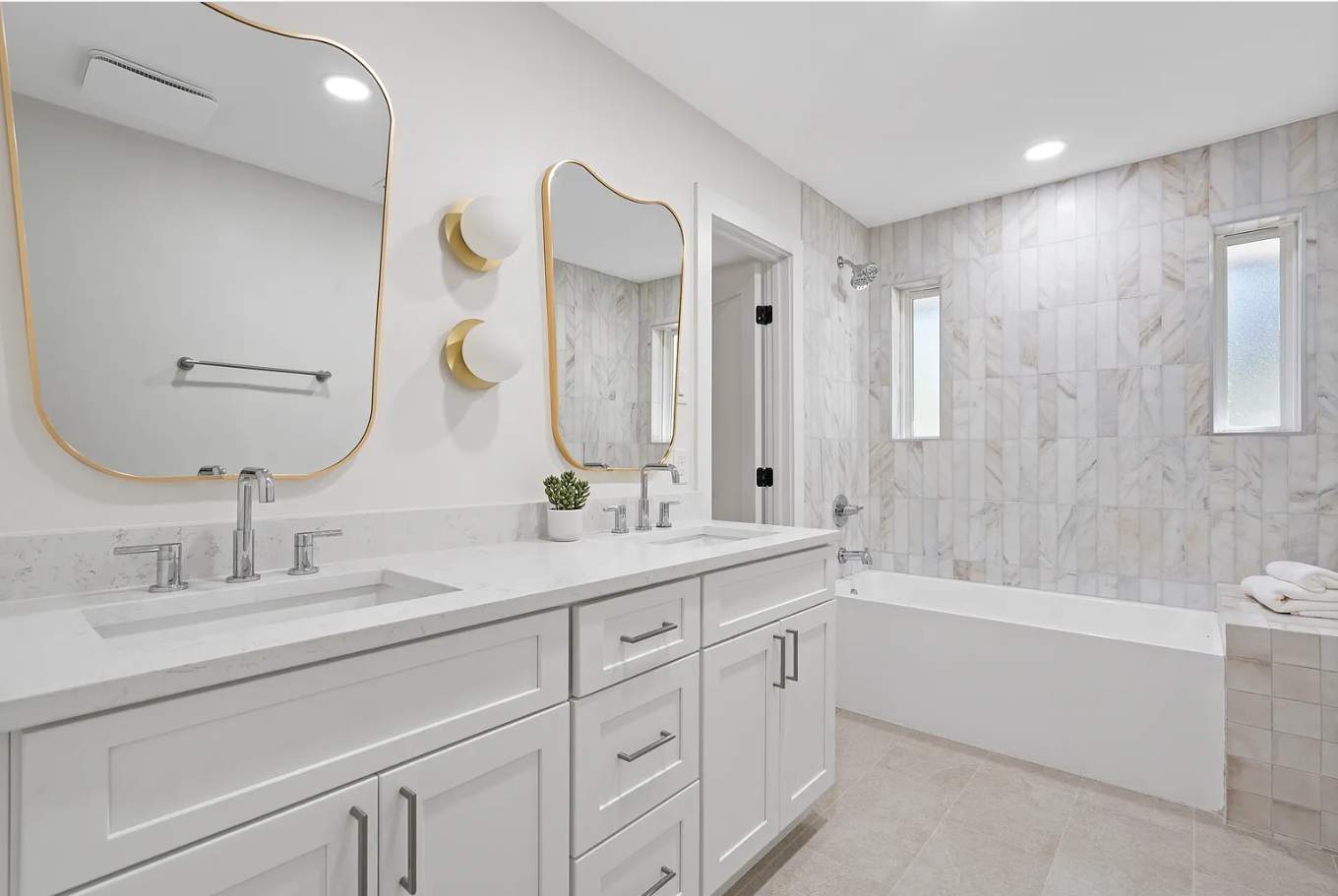 Layout-Loving Kitchen: Premium Cabinets Delivered in 7 Days Flat by Tibi Soli LLC