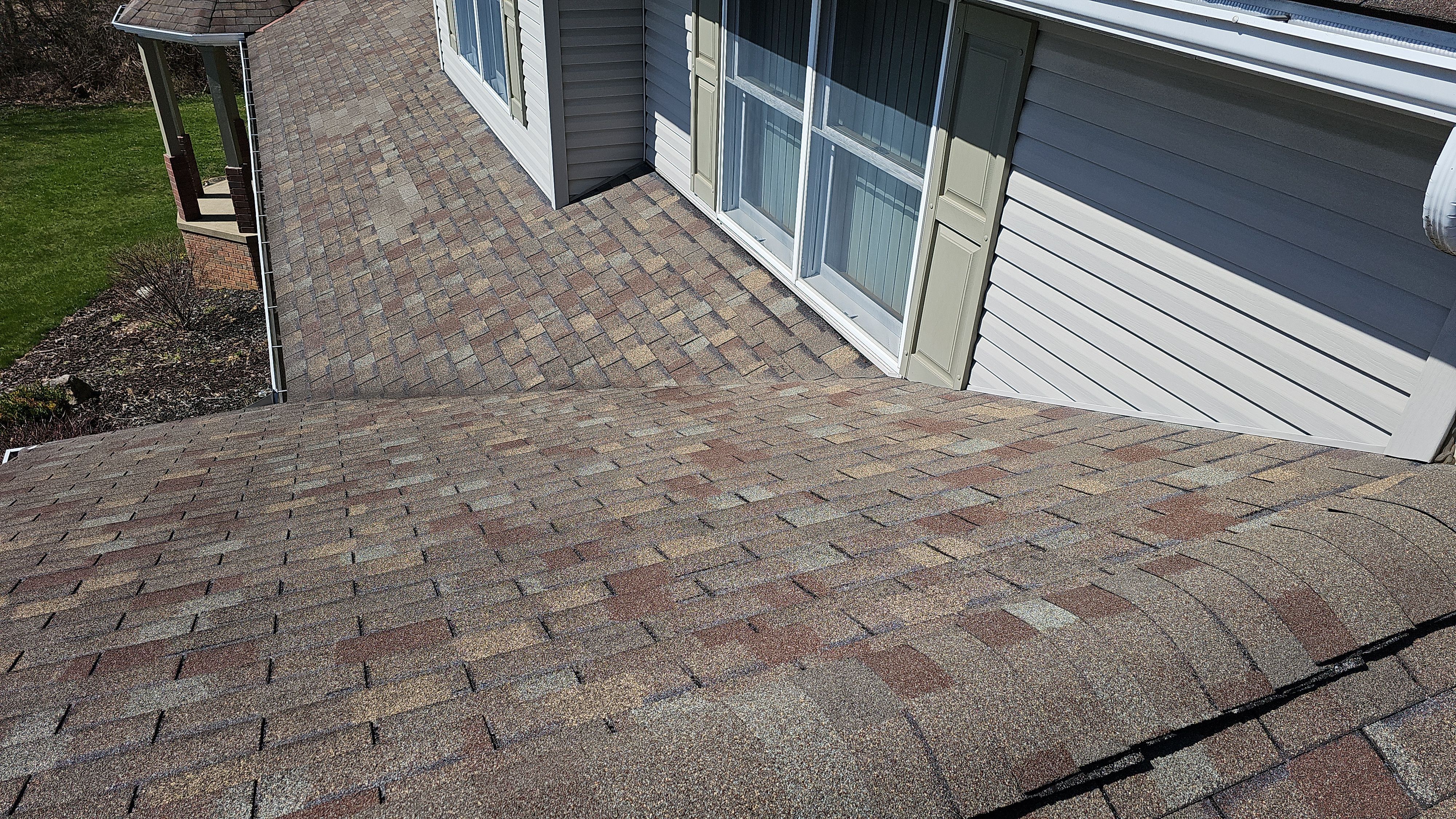 Atlas Pinnacle, Color, Coastal Granite, Drip Edge, Birch White by Eagle Eye Roofing