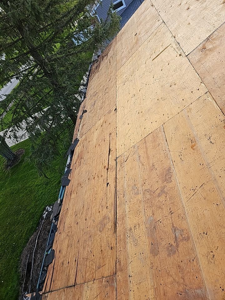 ATLAS PINNACLE COLOR: SUMMER STORM DRIP EDGE: WHITE by Eagle Eye Roofing