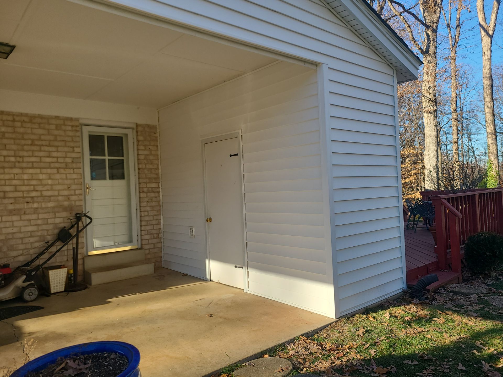 Springfield CertainTeed Charcoal Black Roof & CertainTeed Colonial White Siding by RM Banning, Inc.