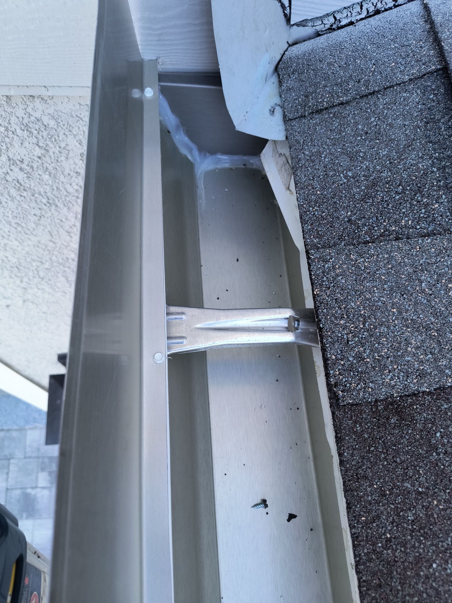 6 Inch Seamless Gutters using 6 Inch Seamless Gutters in Sarasota FL by Gutter Professors