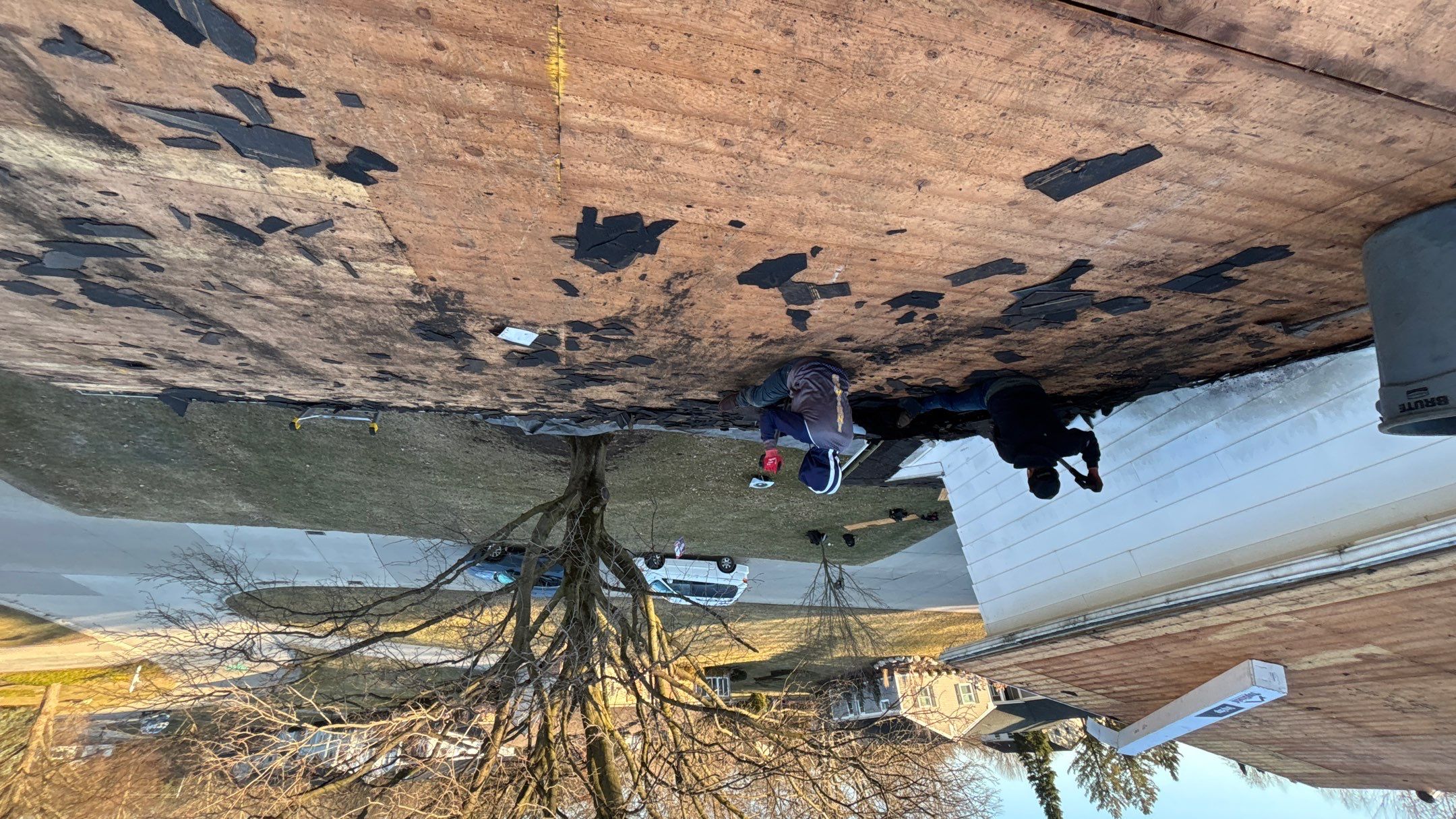 Siding Replacement using Alside Charcoal Smoke and Roof Replacement using Owens Corning Peppercorn by 180 Contractors