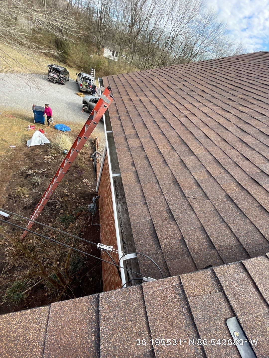 Residential Roofing Installation using Owens Corning Oakridge Roofing System by Undersun Roofing 