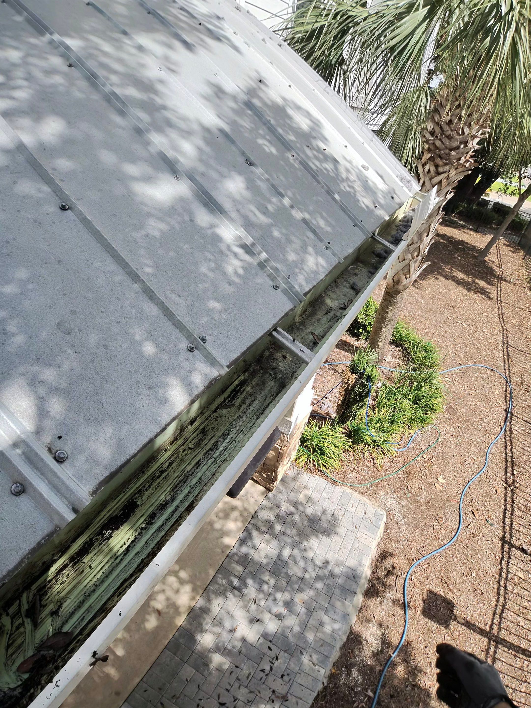 HOA gutter cleaning after photo.