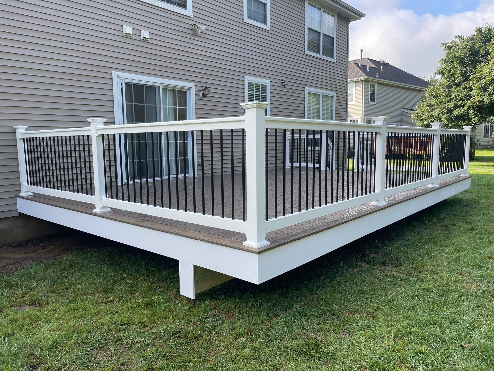 New Deck using Deckorators Venture - Color Sandbar by deck guardian