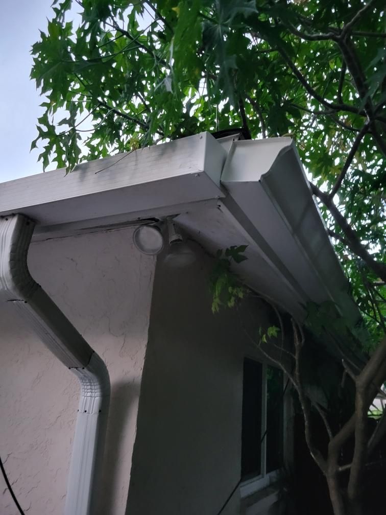 Seamless Gutter Installation using Splash Guard in Sarasota FL by Gutter Professors