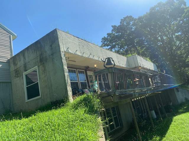 Contemporary house Siding Installation using Mastic Premium Vinyl siding  by EEC  Windows, Siding & Roofing 