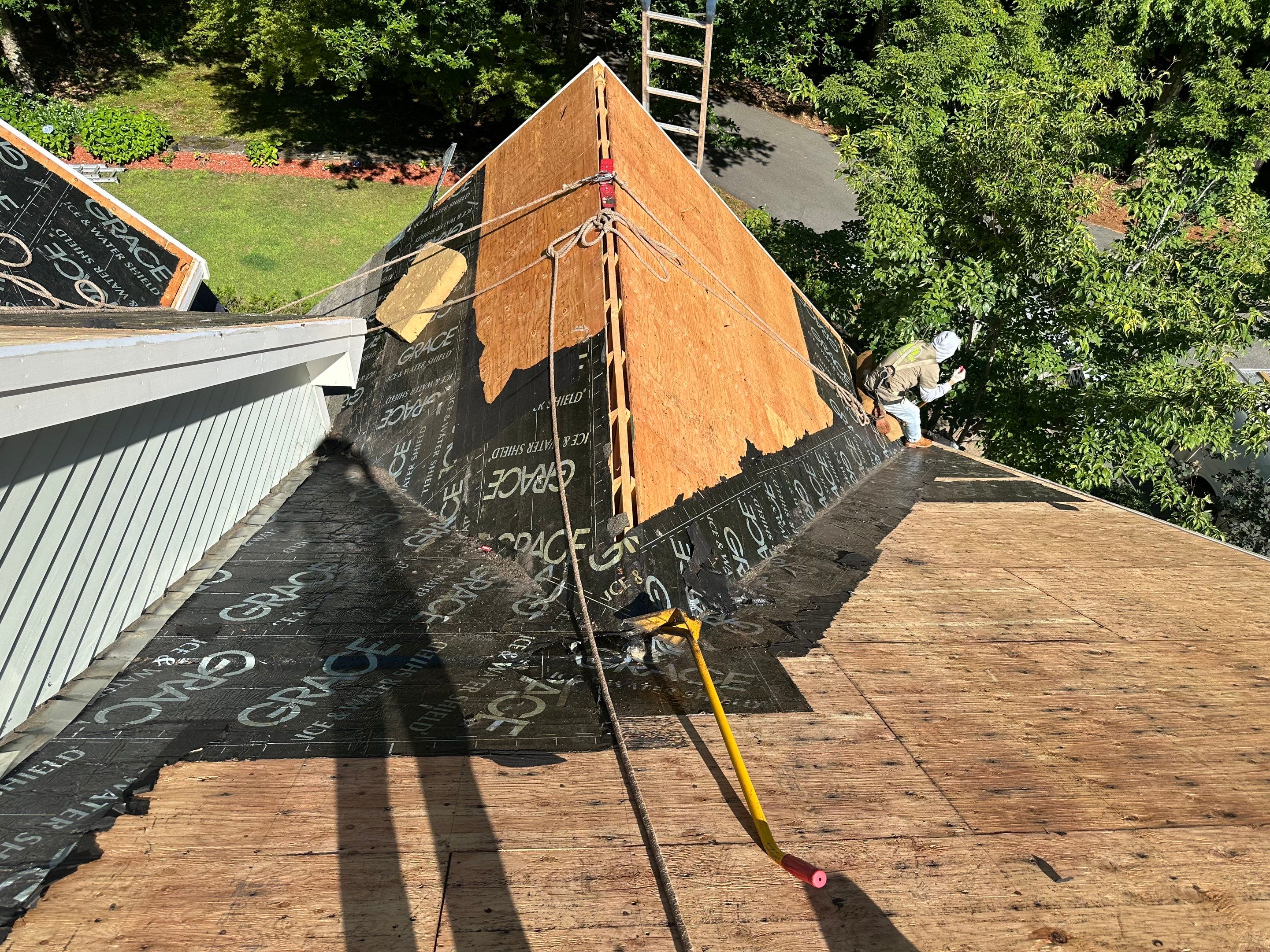 š IKO Roof Transformation in Berwick, Maine! š²šØ by Tall pine roofing