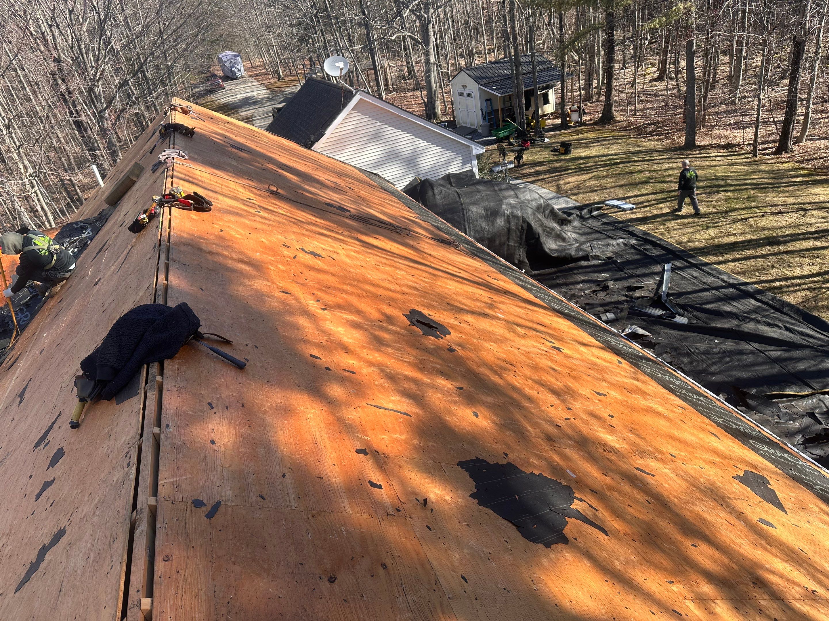 Vinyl Siding and Asphalt Roofing Replacement in Deerfield by Tall pine roofing