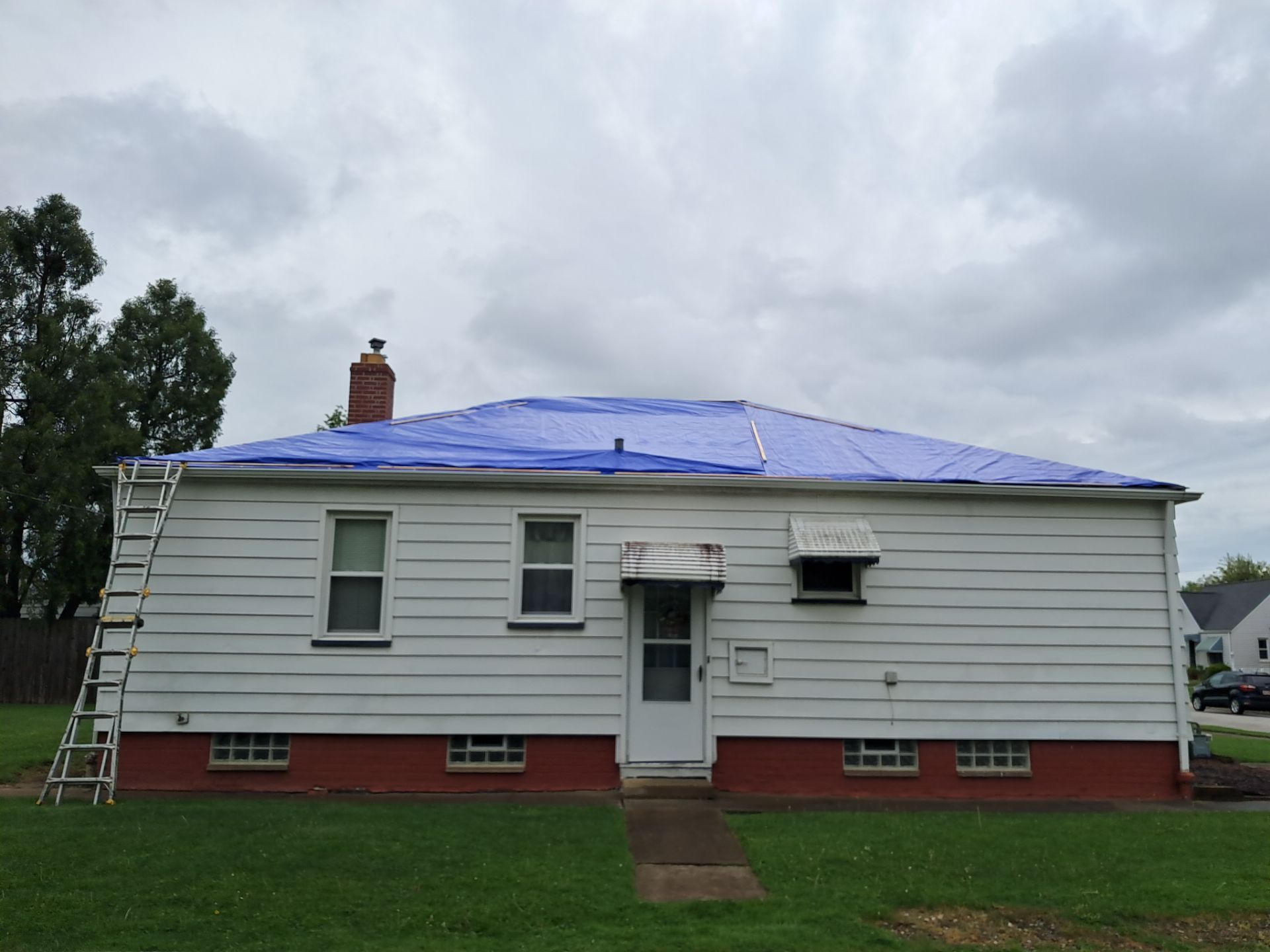 EMERGENCY TARPING ROOF BEFORE STORM using TARP by Absolute Roofing and Construction