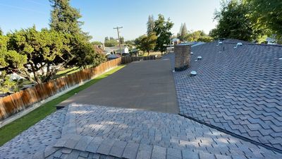 Installation of Certainteed Presidential shingles on residential house