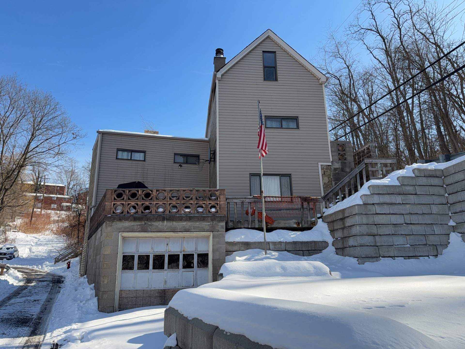 Beautiful Ovation by Mastic Vinyl Siding on the Northside by Ideal Siding Pittsburgh
