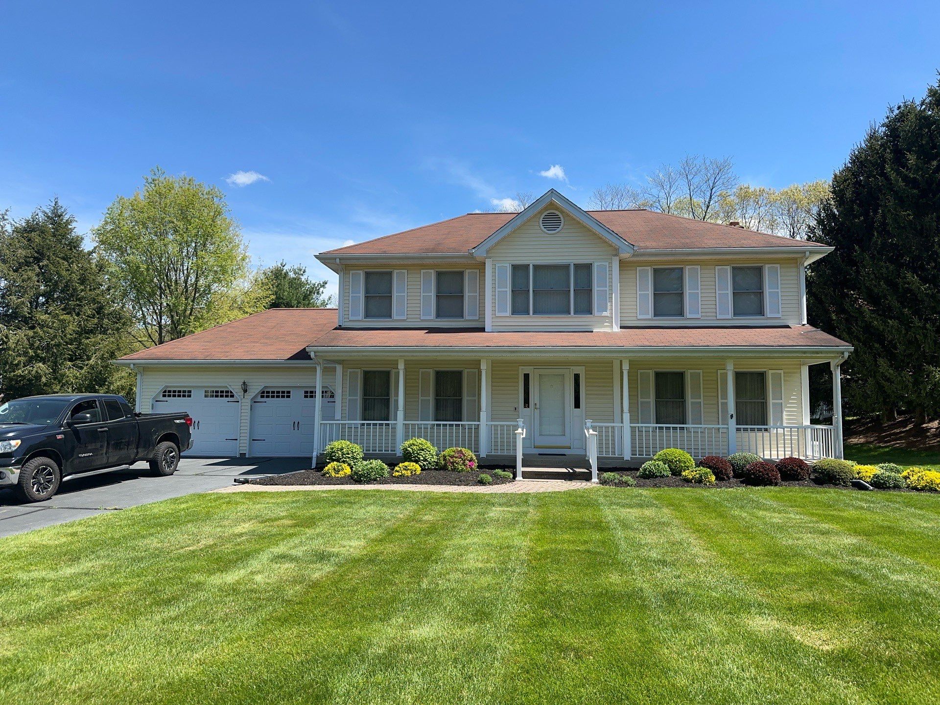 Siding using Cert. Monogram D/4 x 12'6" Clapboard, Heritage Cream by DiGiorgi Roofing and Siding Inc