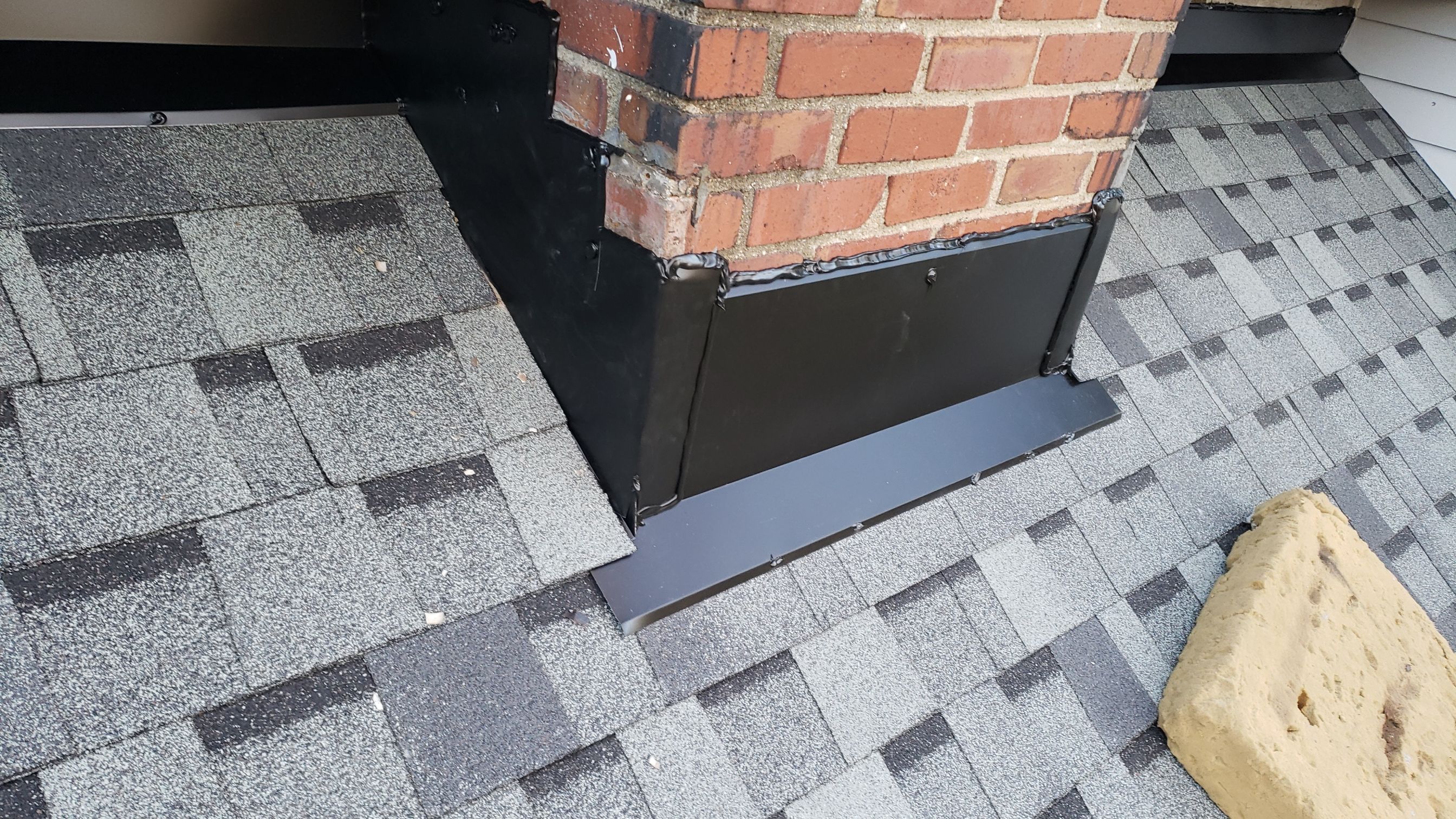 ATLAS PINNACLE COLOR: PRISTINE SCOTCHGARD HEARTHSTONE DRIP EDGE: BLACK by Eagle Eye Roofing