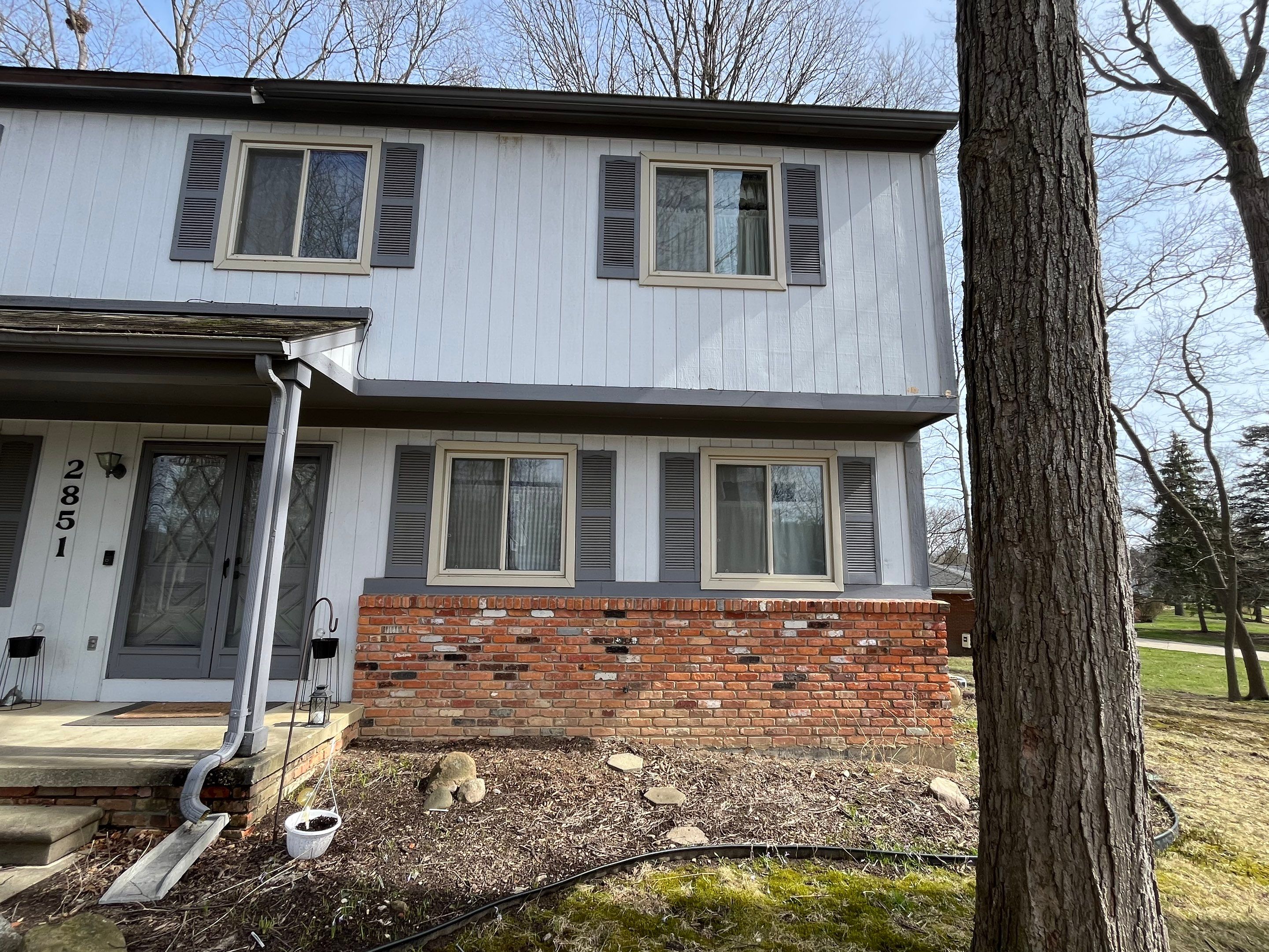 Siding Replacement using Alside Charter Oak D4.5" Deep Moss by 180 Contractors