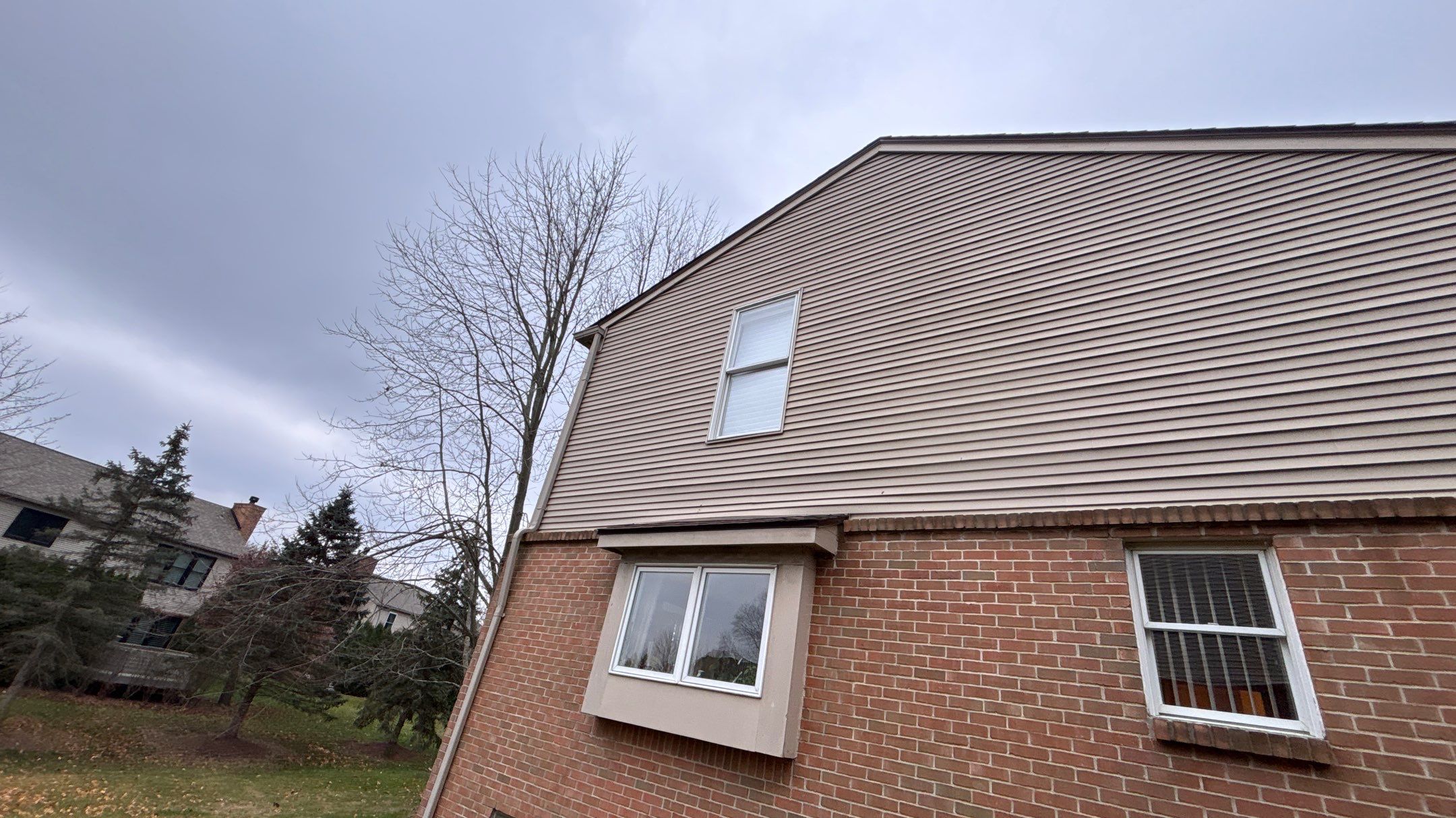 Siding Replacement using Alside Charter Oak D4.5" by 180 Contractors