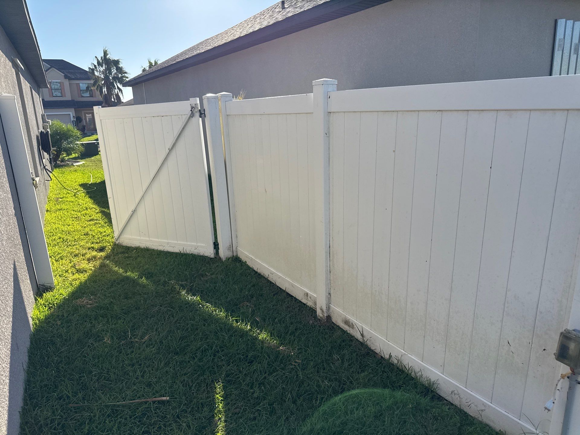 Comprehensive Concrete and Vinyl Fence Cleaning in Willow Walk Community, Palmetto, FL by Sunshine AquaWash