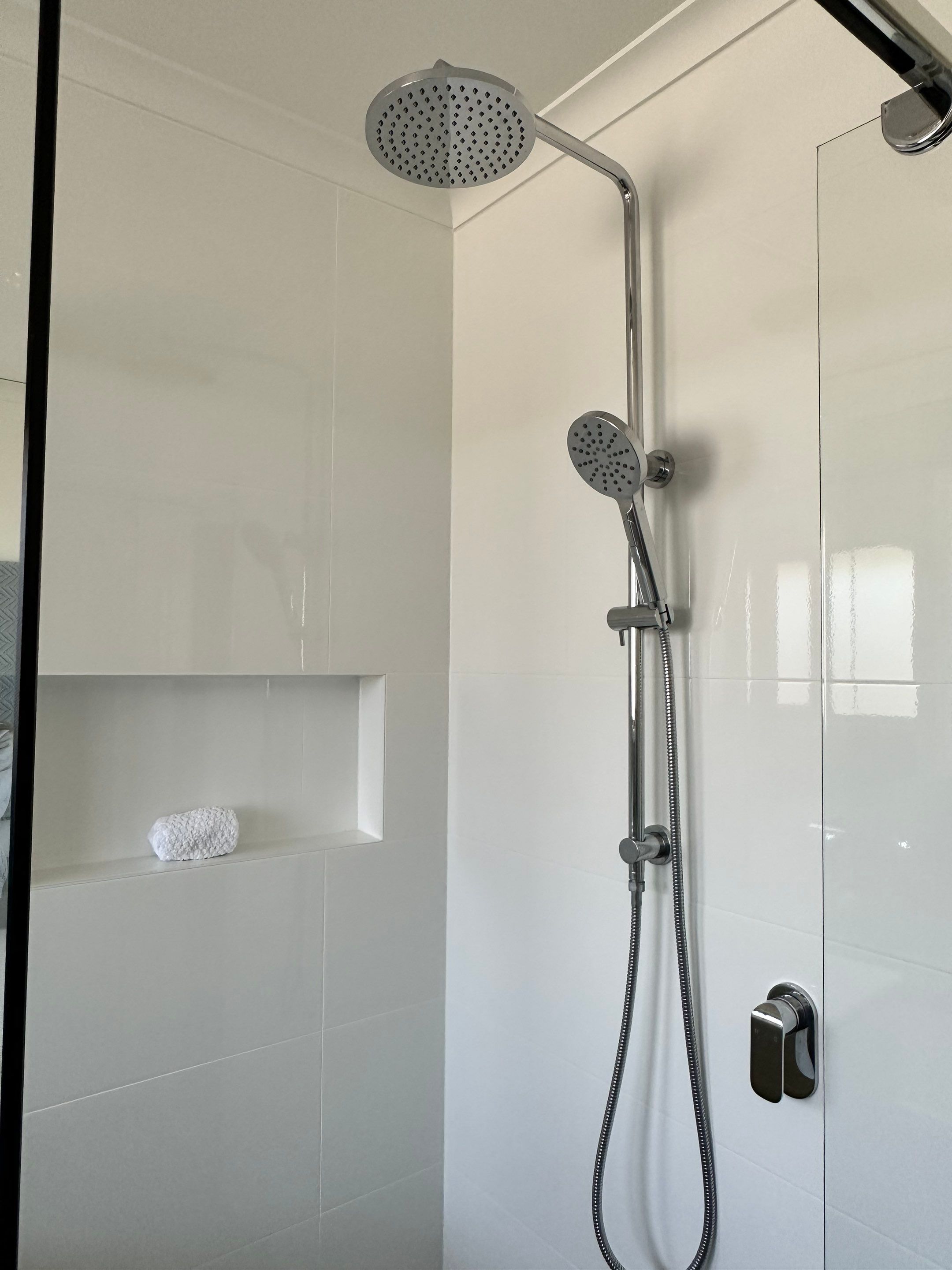 Main Bathroom, Ensuite, Toilet, Powder Room, and Laundry Renovation by Re-seal Bathrooms