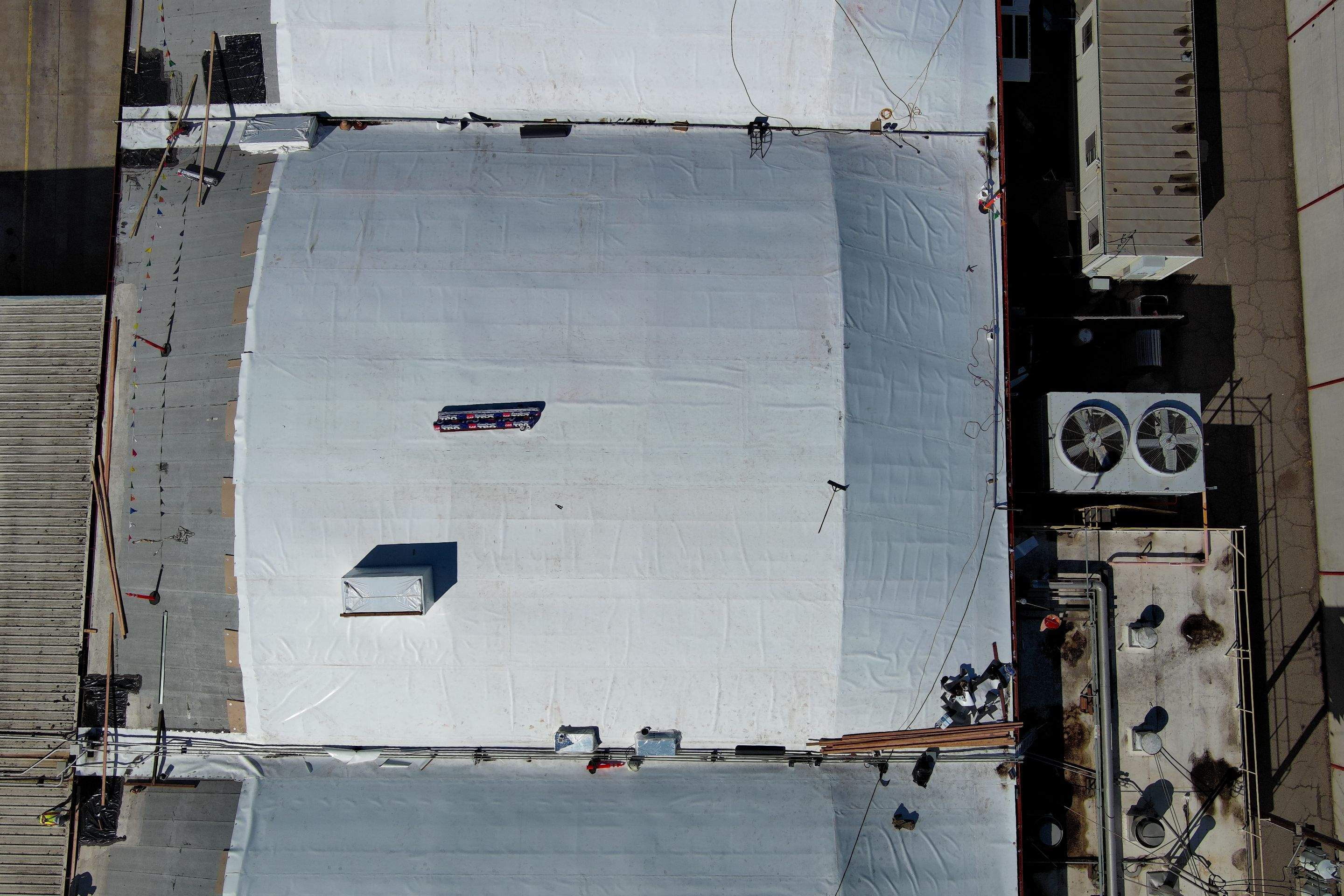 TPO single-ply roofing system using GAF Single-ply TPO 60 mil with 1.5 inch ISO board insulation by Straight Edge Roofing Inc