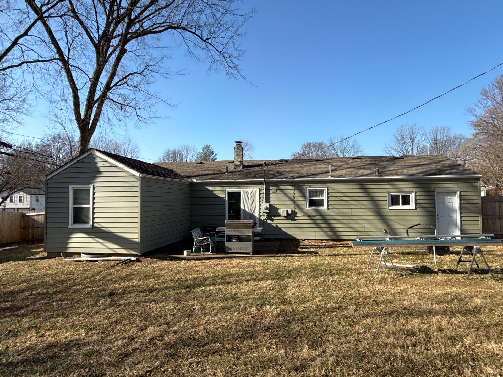A whole new look for this Gladstone Home by EEC Windows, Siding & Roofing