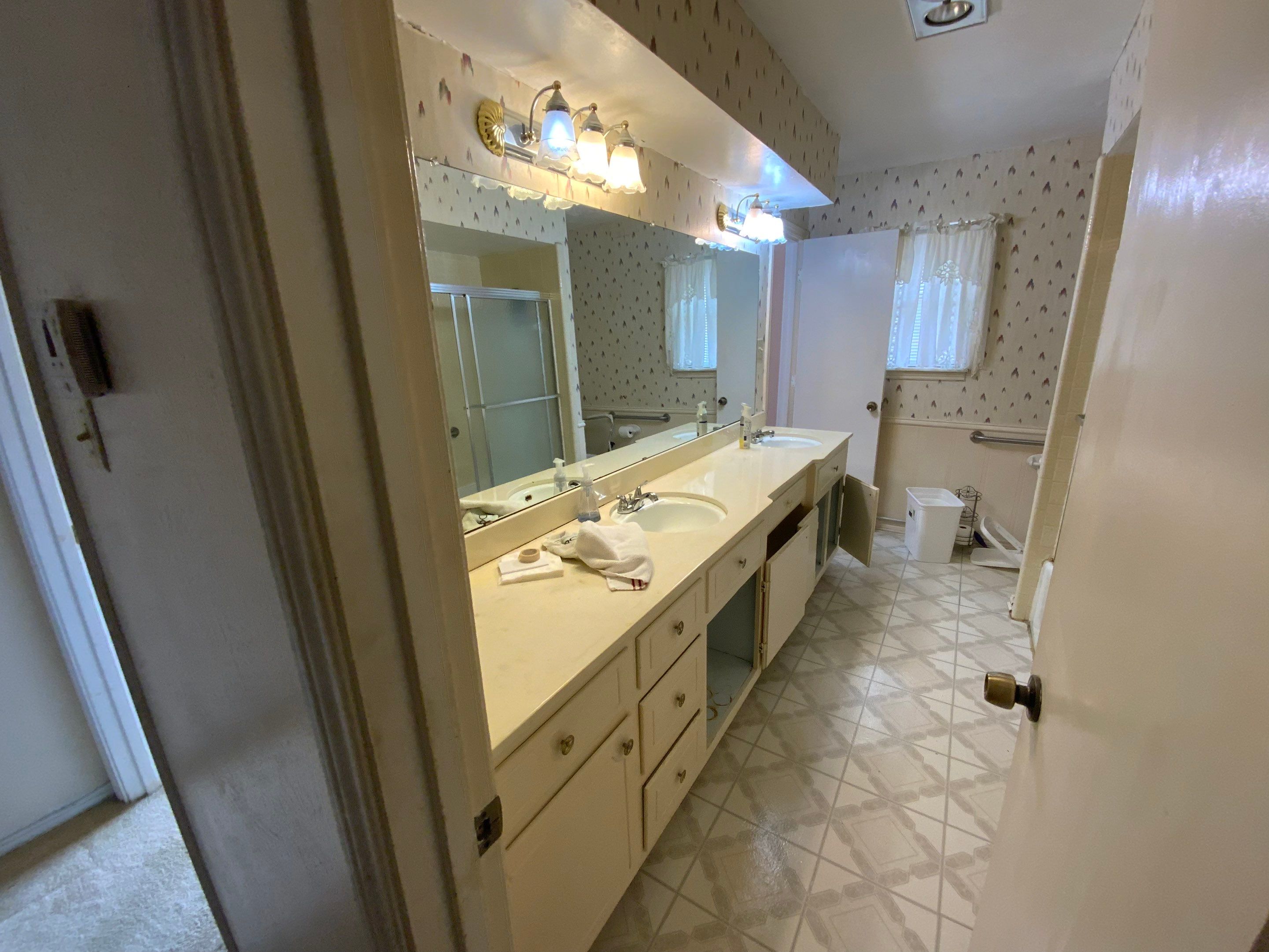 Rapid Sale Remodel: Kitchen & Bath Upgrades That Sold in Two Weeks by Tibi Soli LLC