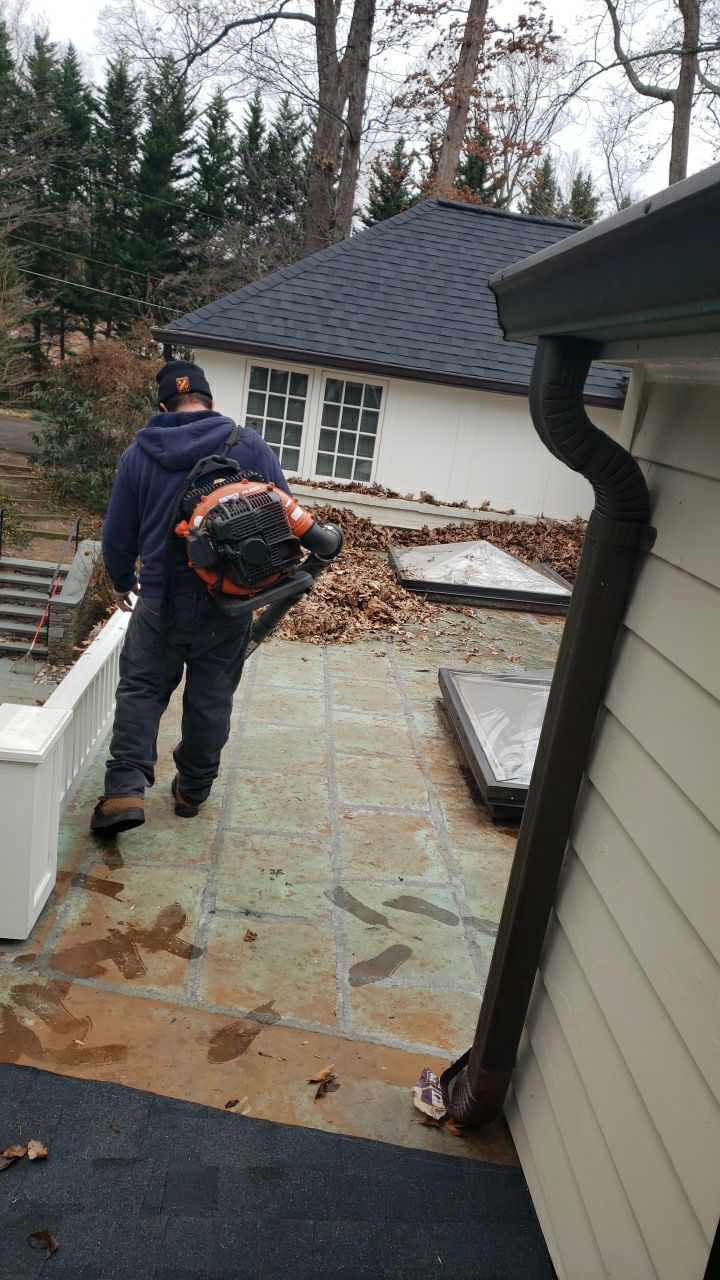 McLean: Certainteed Landmark Pro Designer Shingles in Max Def Charcoal Black by RM Banning, Inc.