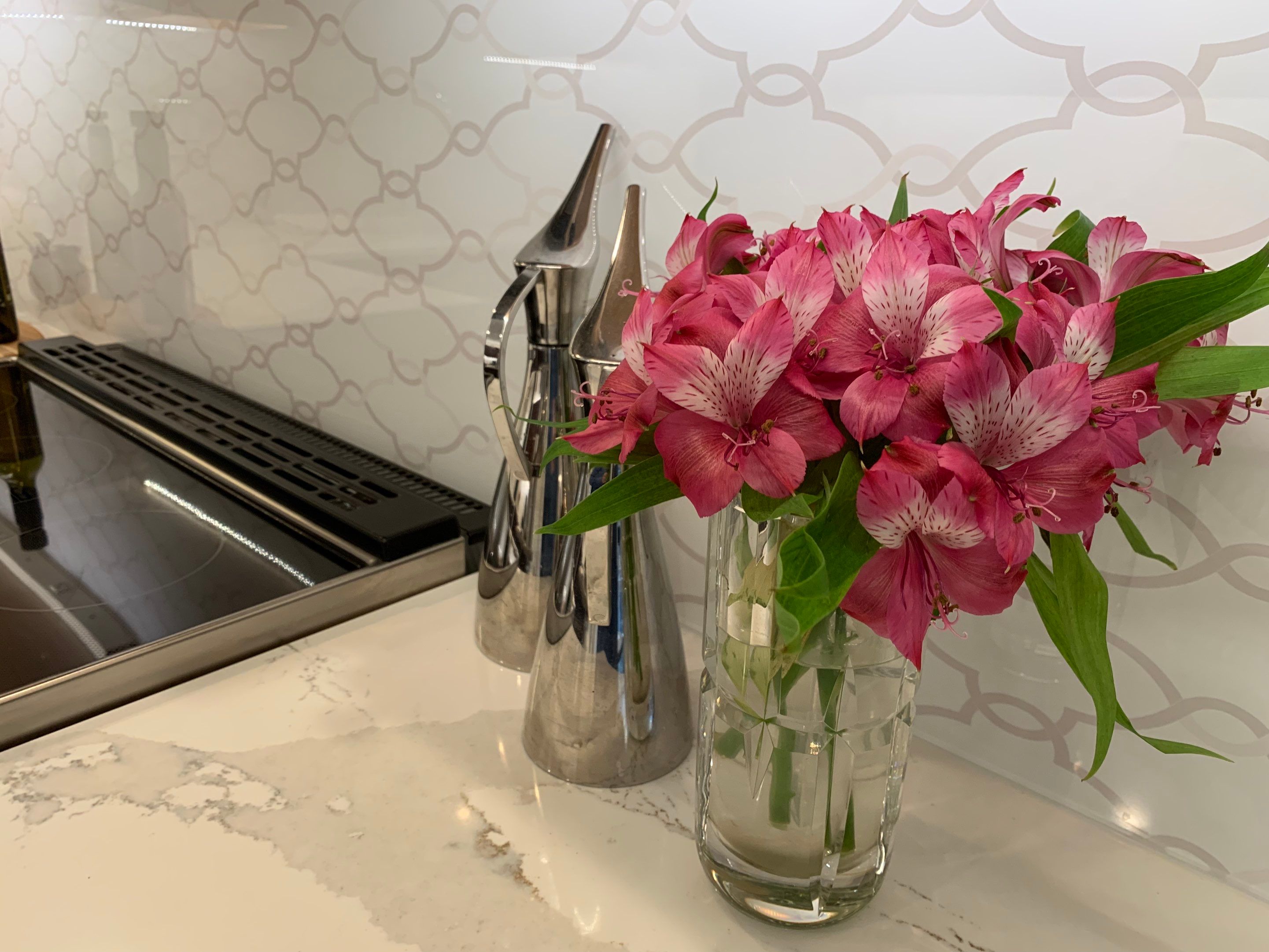 Kitchen Remodel using IMAGIO Solid Glass Backsplash Arabesque Drops by IMAGIO
