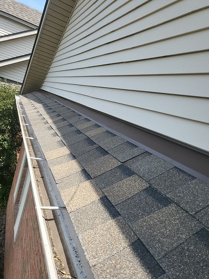 ATLAS PINNACLE COLOR: WEATHERED SHADOW by Eagle Eye Roofing