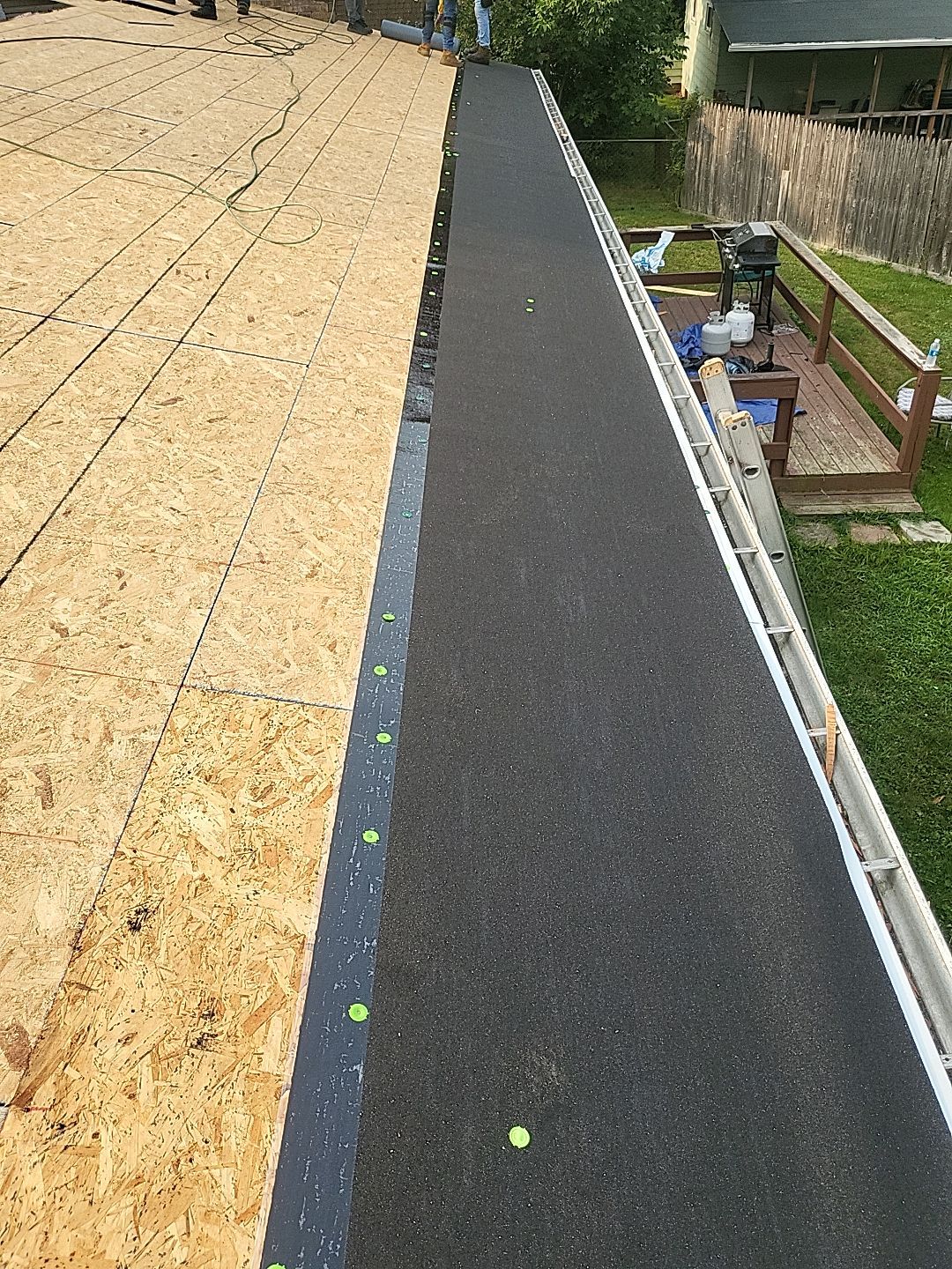 ATLAS PINNACLE COLOR: WEATHERED WOOD by Eagle Eye Roofing